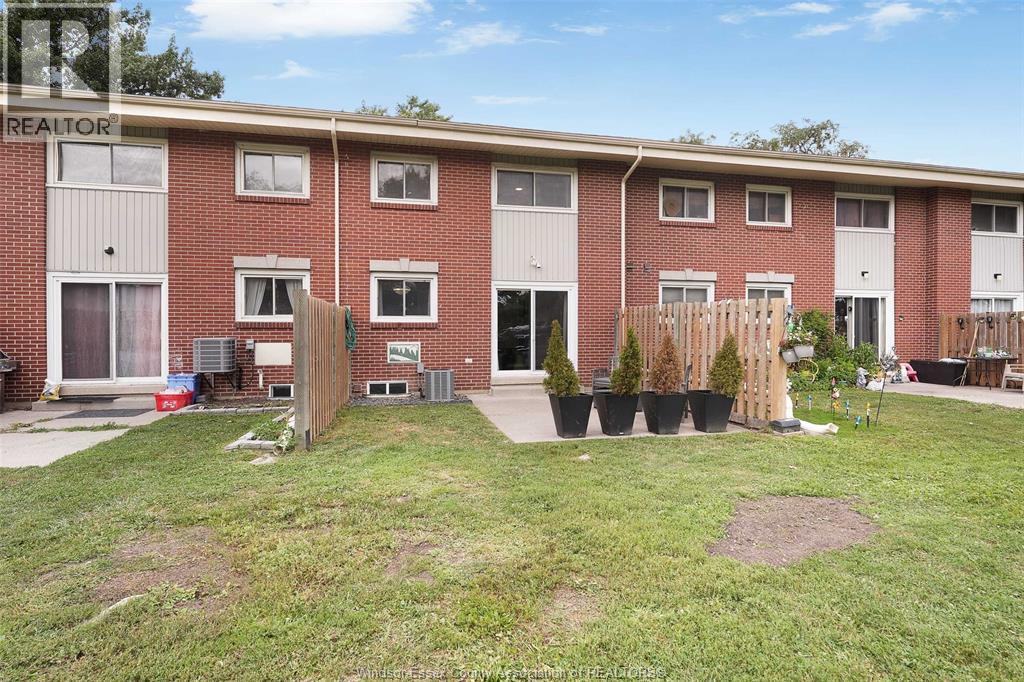 Photo 5 of 1990 Columbia Court Unit 22, Windsor ON