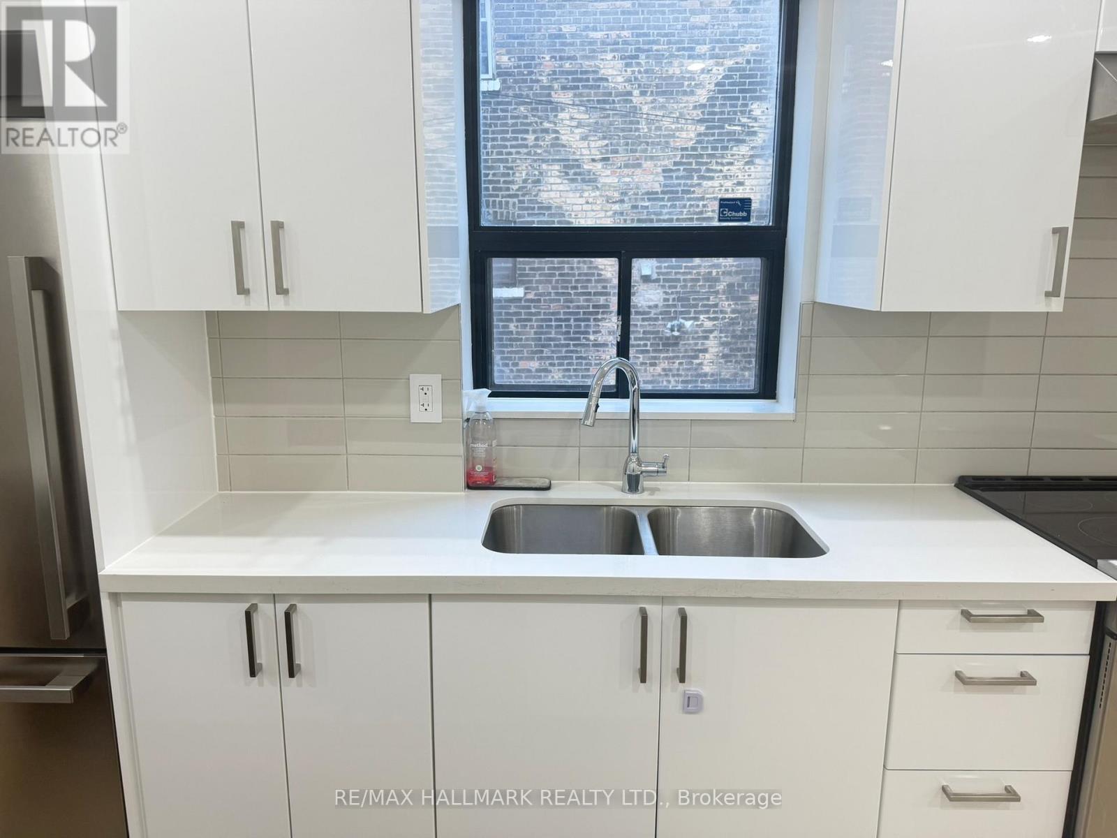 Photo 10 of Main 285 Bain Avenue, Toronto ON