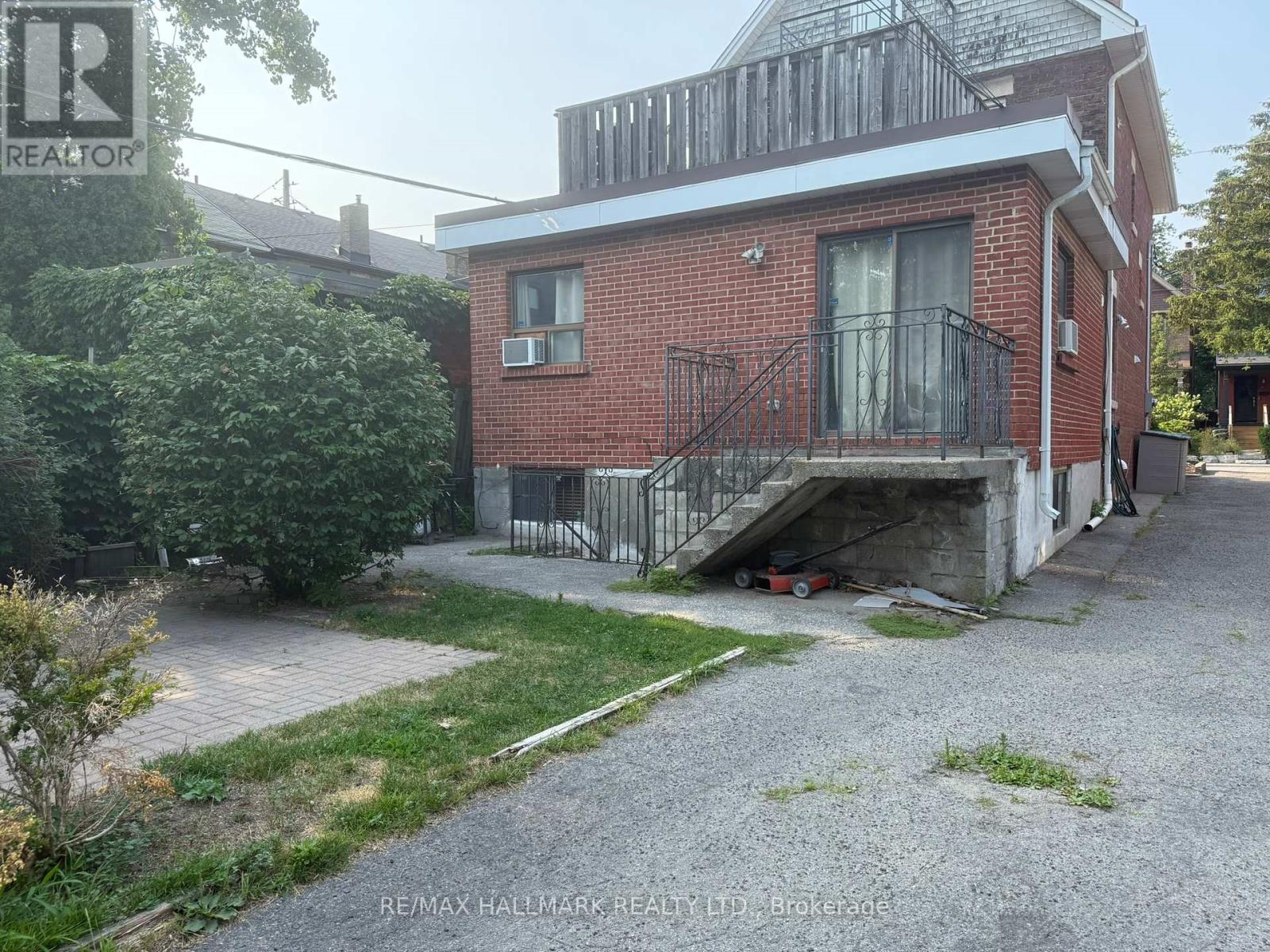 Photo 23 of Main 285 Bain Avenue, Toronto ON