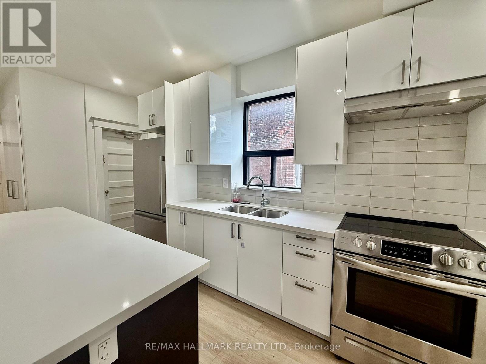 Photo 12 of Main 285 Bain Avenue, Toronto ON