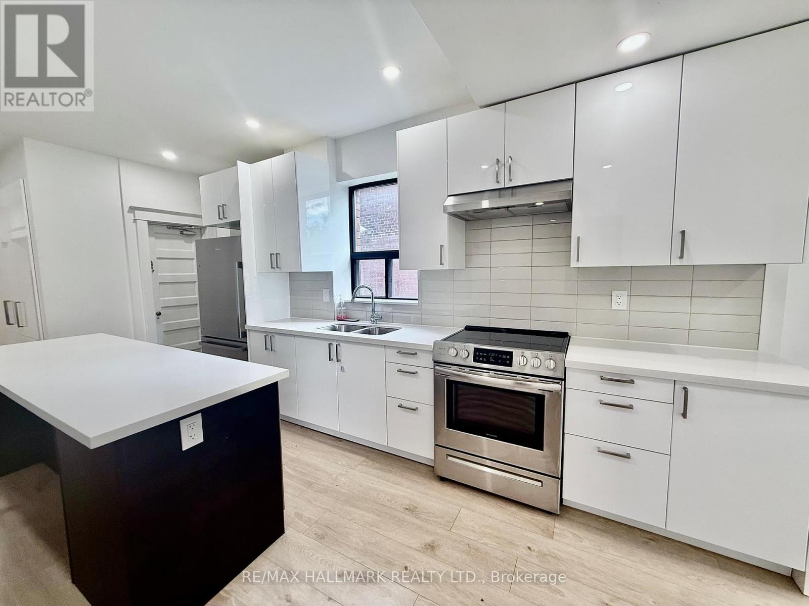 Photo 16 of Main 285 Bain Avenue, Toronto ON