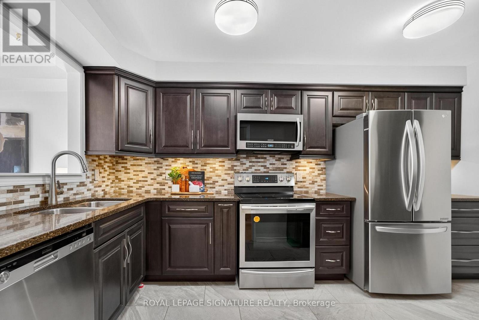 Photo 7 of 36 1867 Kingston Road, Pickering ON