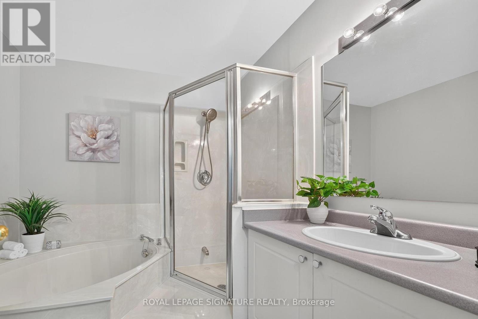 Photo 34 of 36 1867 Kingston Road, Pickering ON
