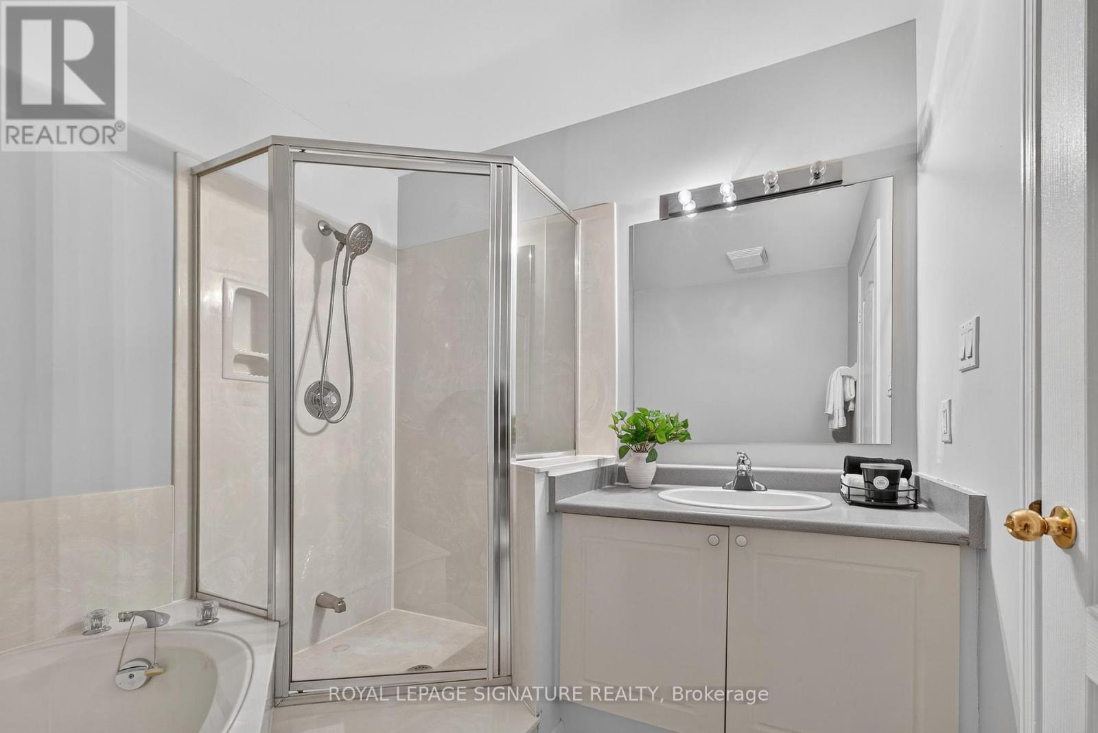 Photo 28 of 36 1867 Kingston Road, Pickering ON