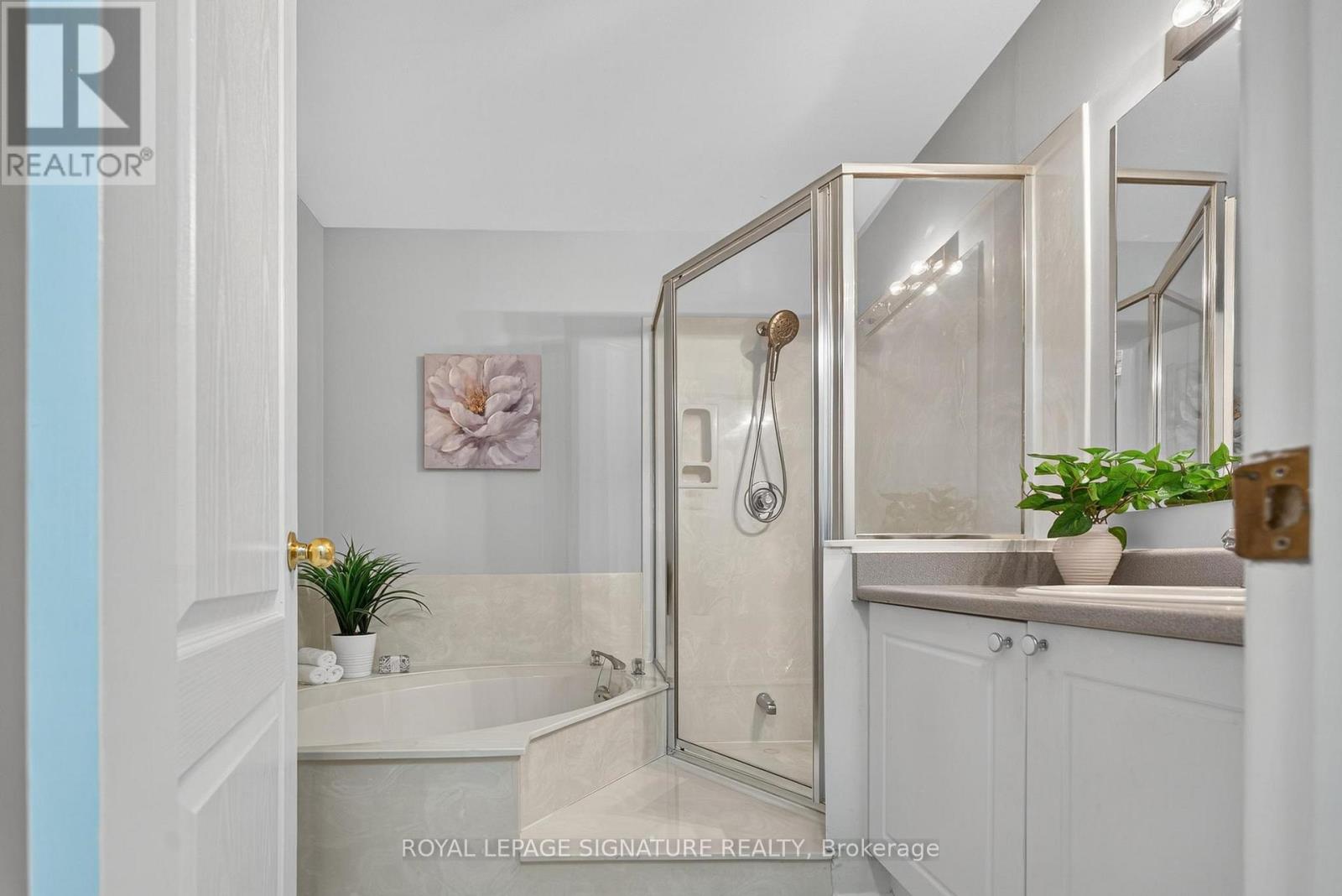 Photo 32 of 36 1867 Kingston Road, Pickering ON