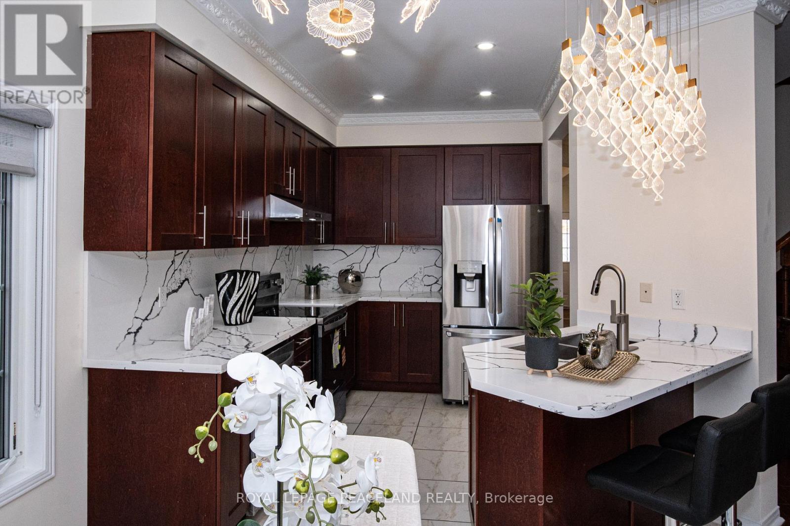 Photo 32 of 536 Forsyth Farm Drive, Whitchurchstouffville ON