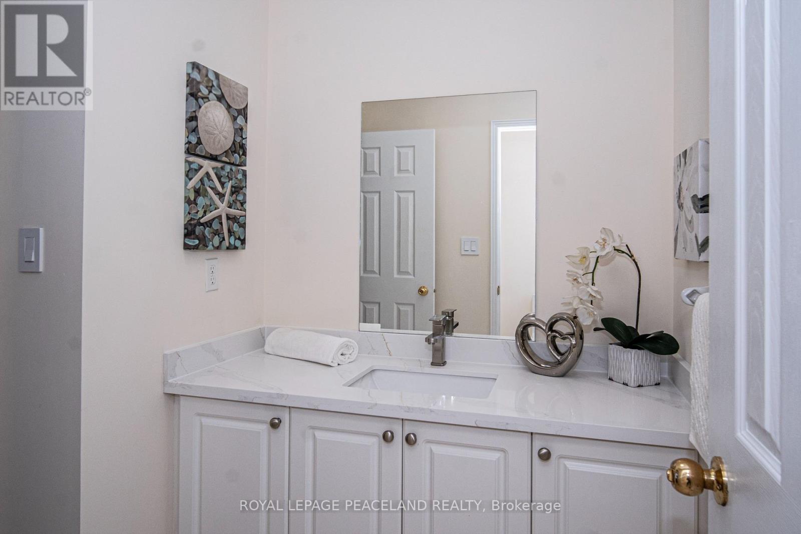 Photo 16 of 536 Forsyth Farm Drive, Whitchurchstouffville ON