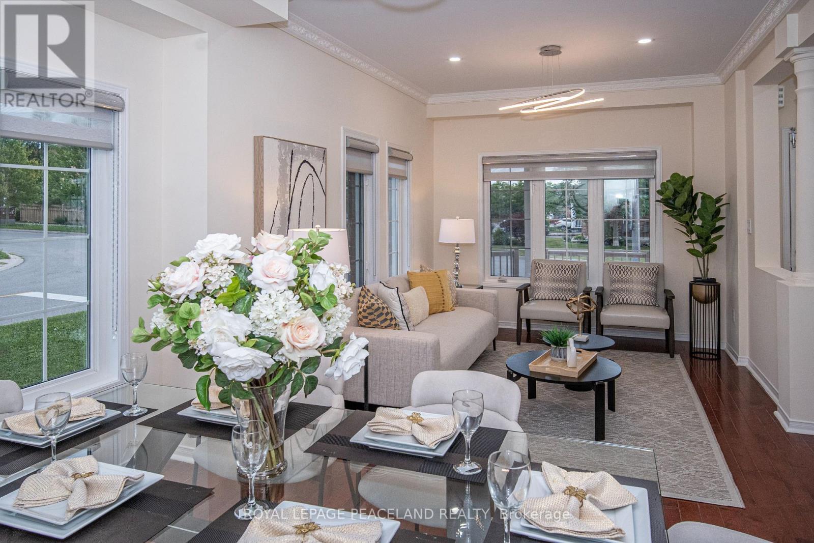Photo 17 of 536 Forsyth Farm Drive, Whitchurchstouffville ON