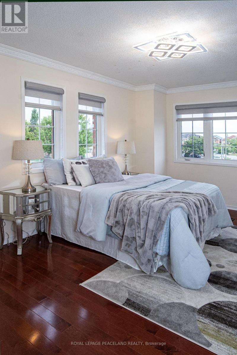 Photo 8 of 536 Forsyth Farm Drive, Whitchurchstouffville ON