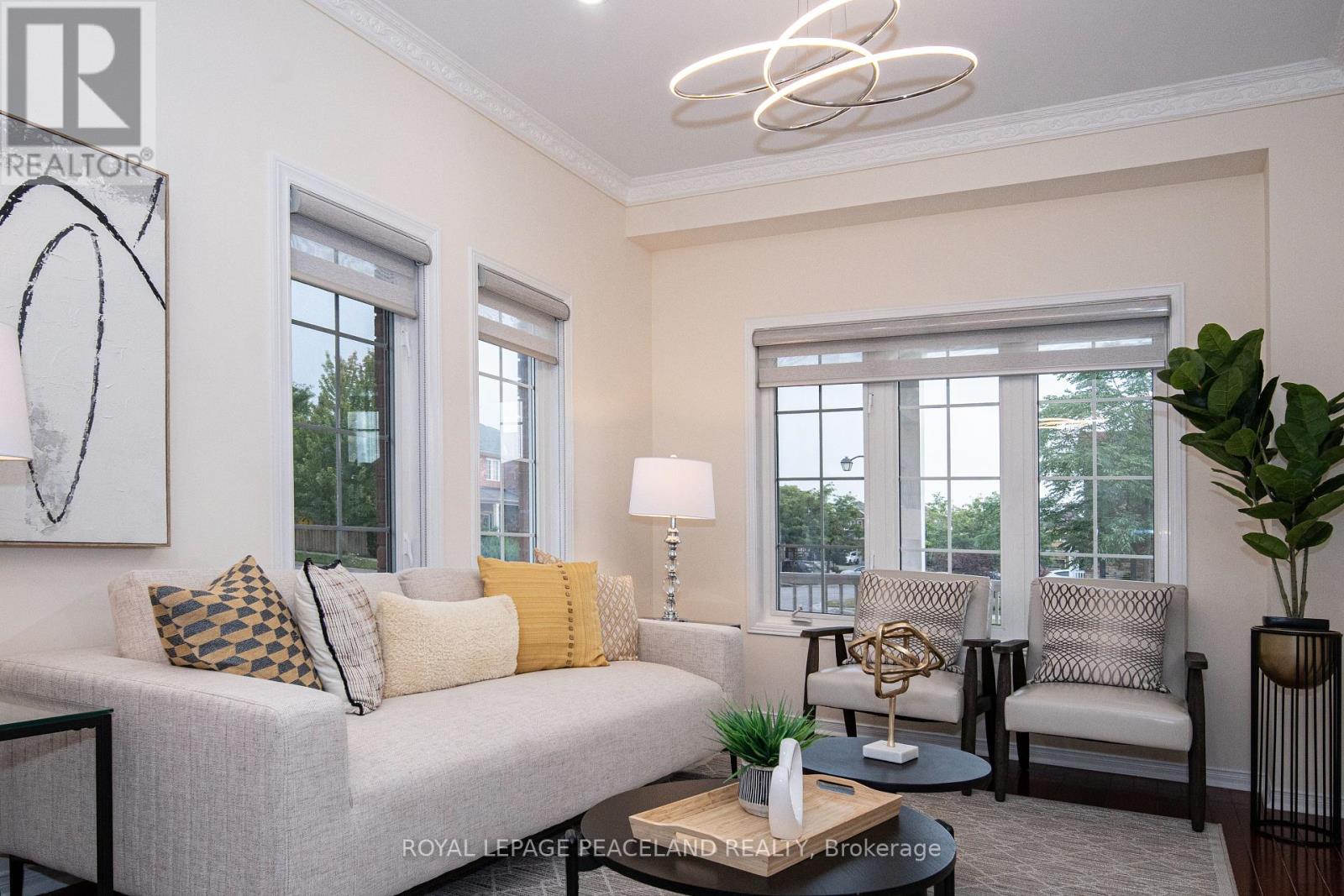 Photo 3 of 536 Forsyth Farm Drive, Whitchurchstouffville ON