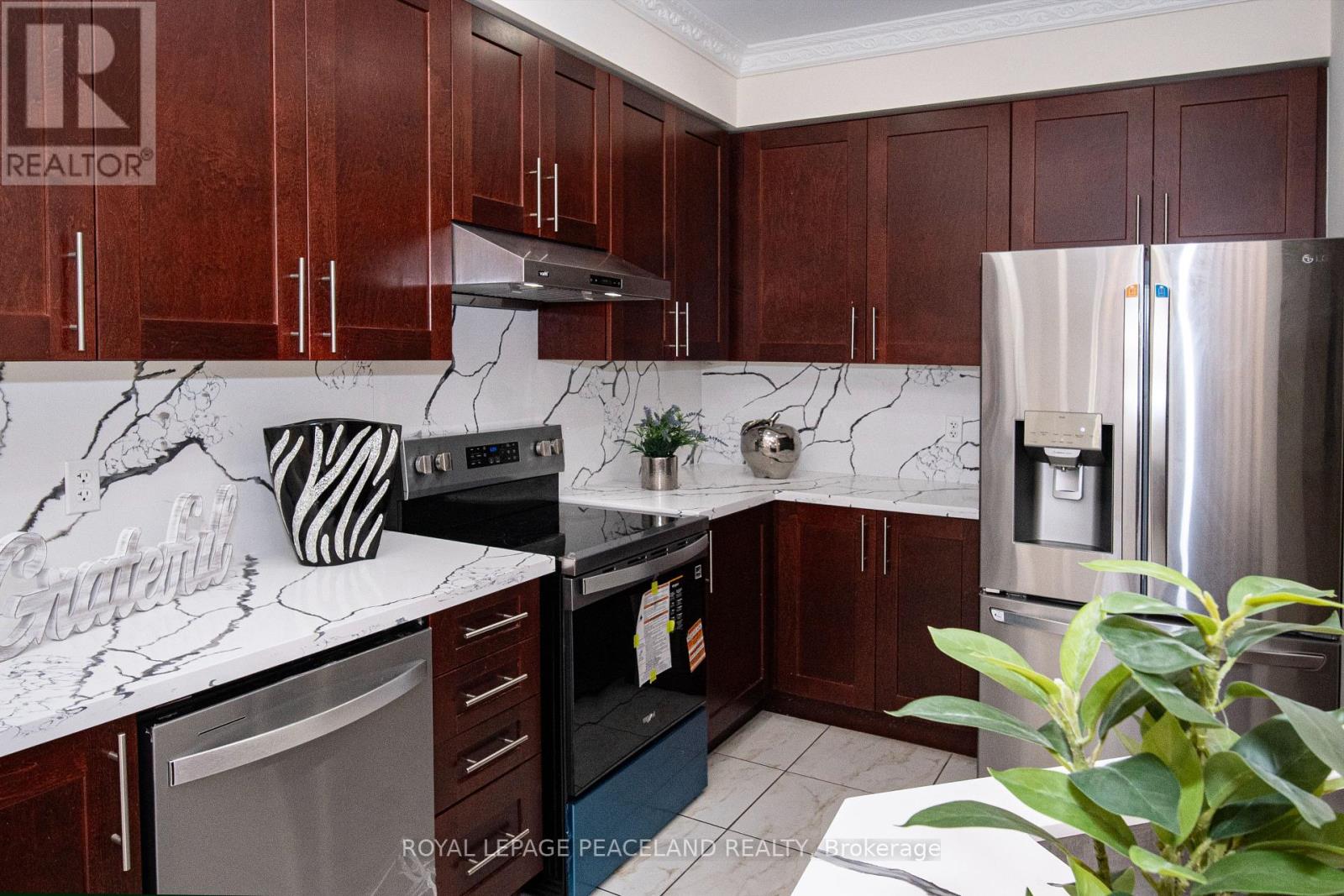 Photo 2 of 536 Forsyth Farm Drive, Whitchurchstouffville ON