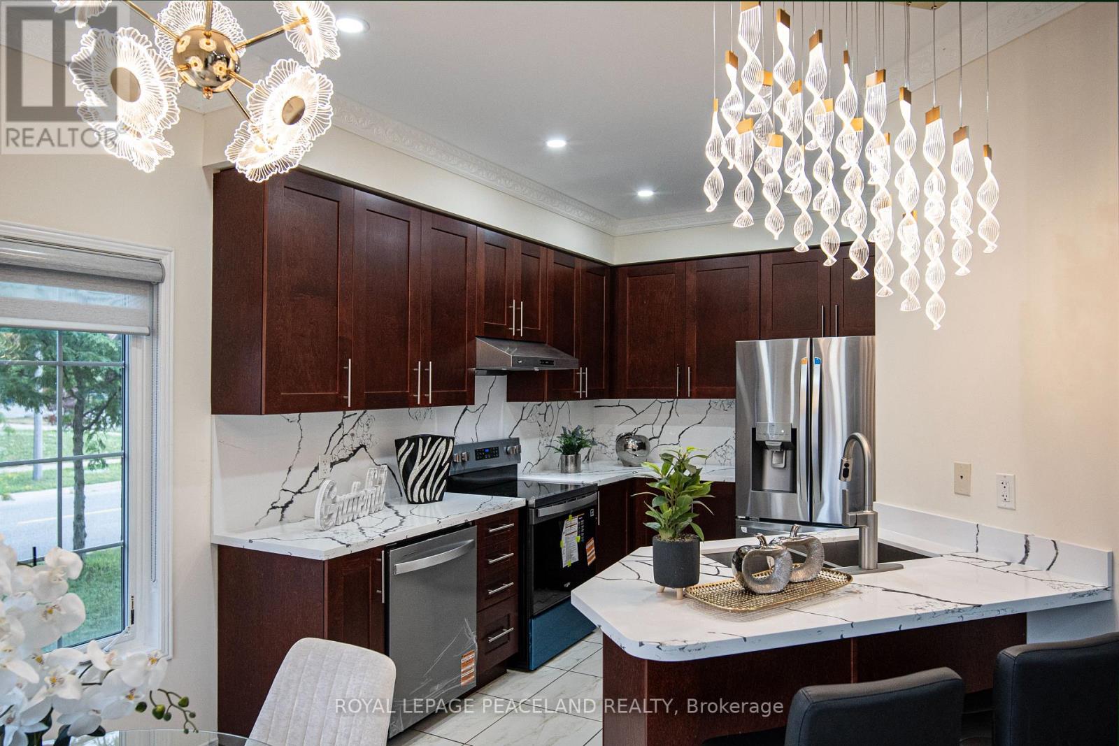 Photo 4 of 536 Forsyth Farm Drive, Whitchurchstouffville ON