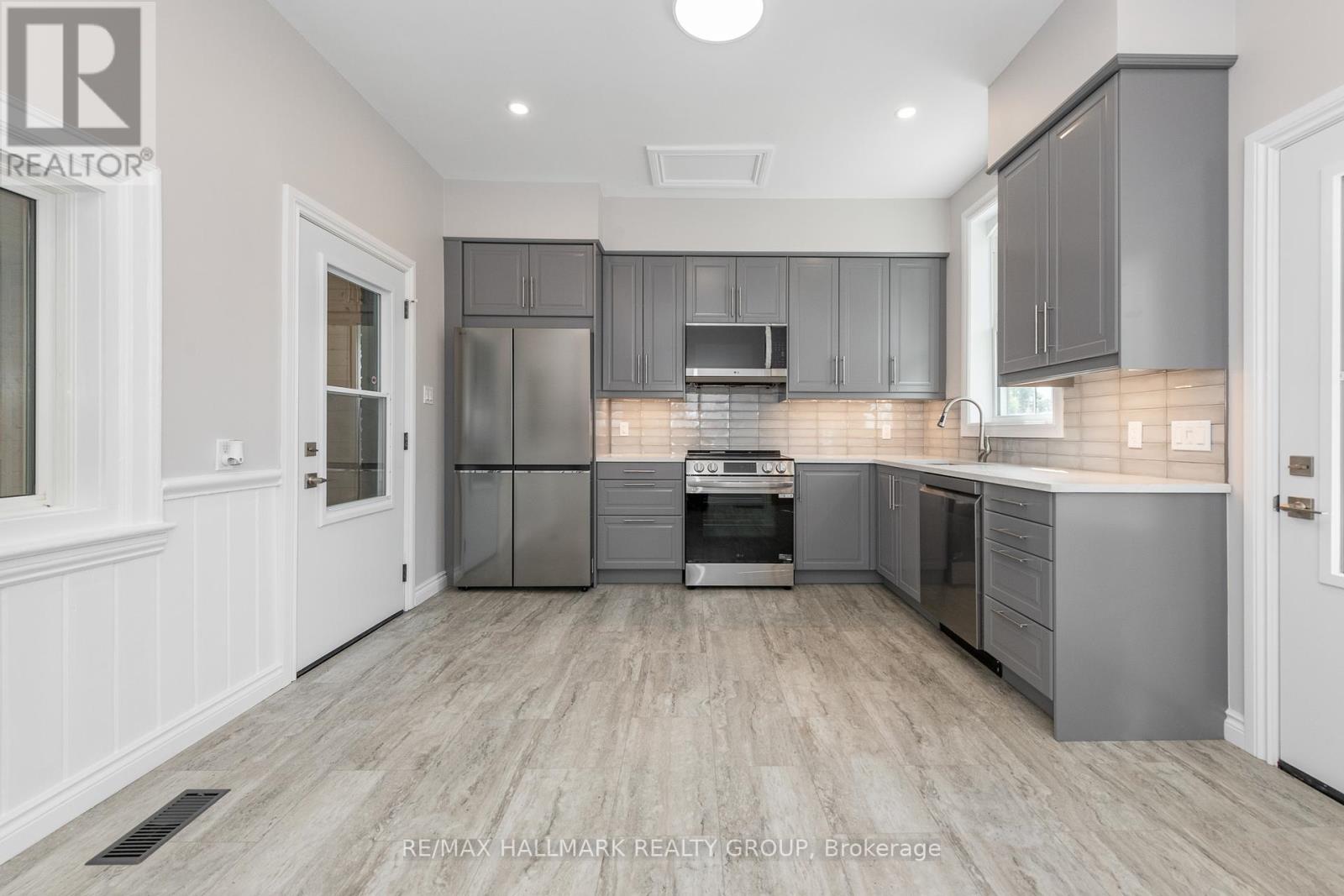 Photo 32 of 108 Clothier Street E, North Grenville ON