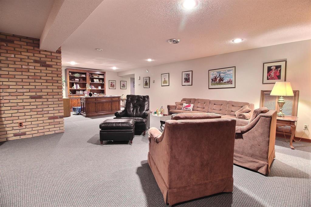 Photo 18 of 8 Kirkwall Crescent, Winnipeg MB