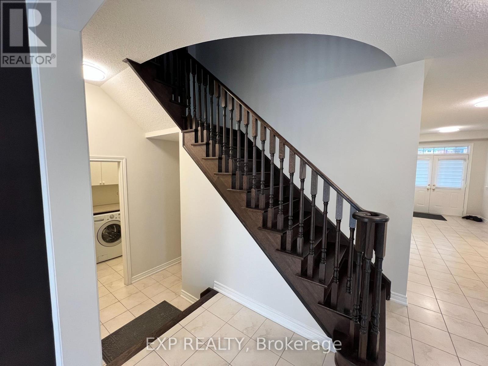 Photo 20 of 1223 Atkins Drive, Newmarket ON
