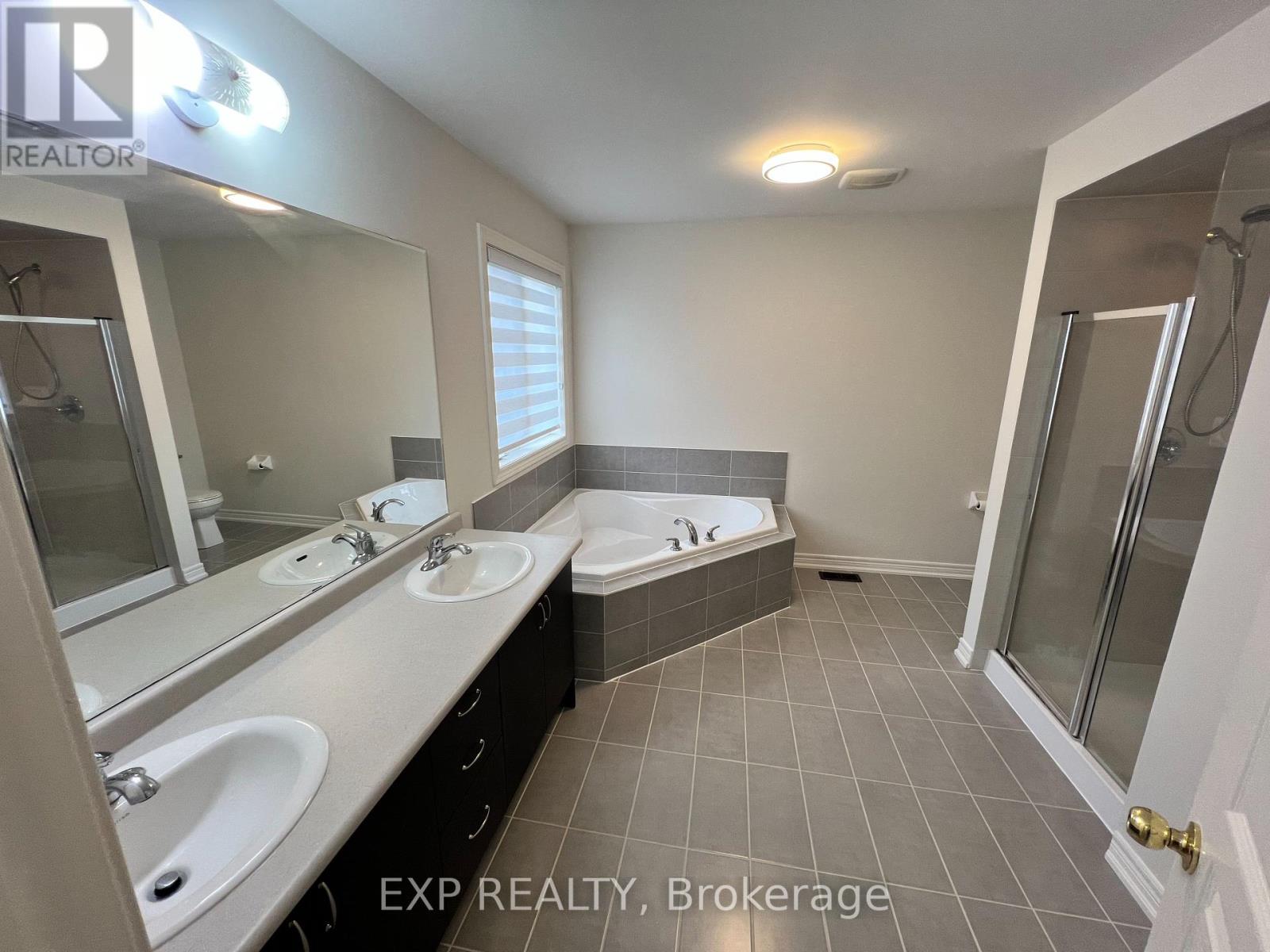 Photo 13 of 1223 Atkins Drive, Newmarket ON