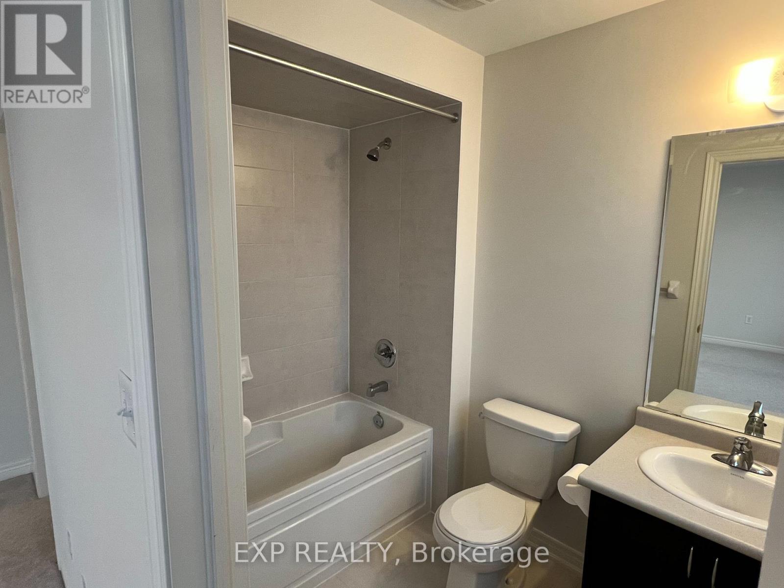 Photo 16 of 1223 Atkins Drive, Newmarket ON