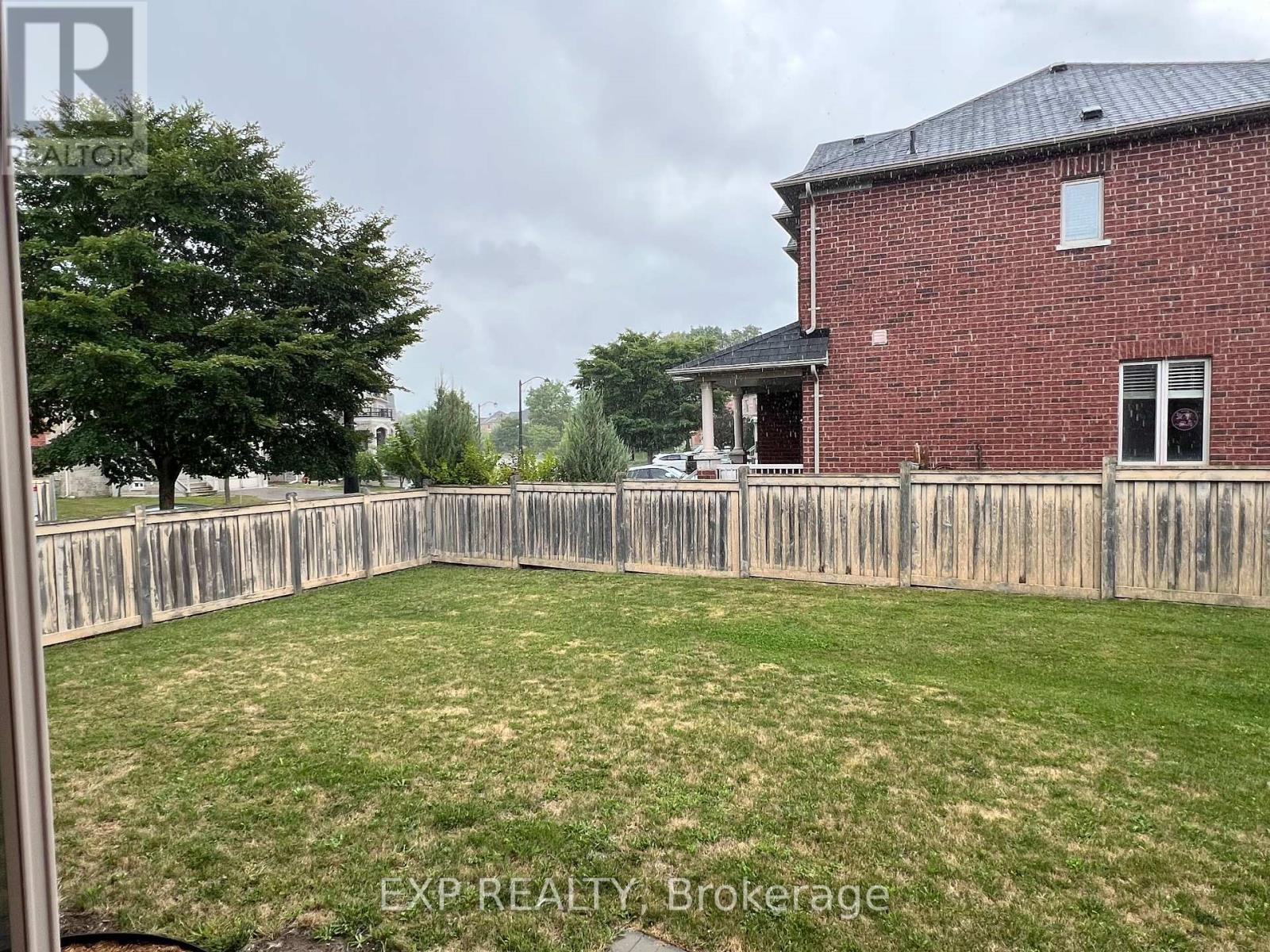 Photo 15 of 1223 Atkins Drive, Newmarket ON
