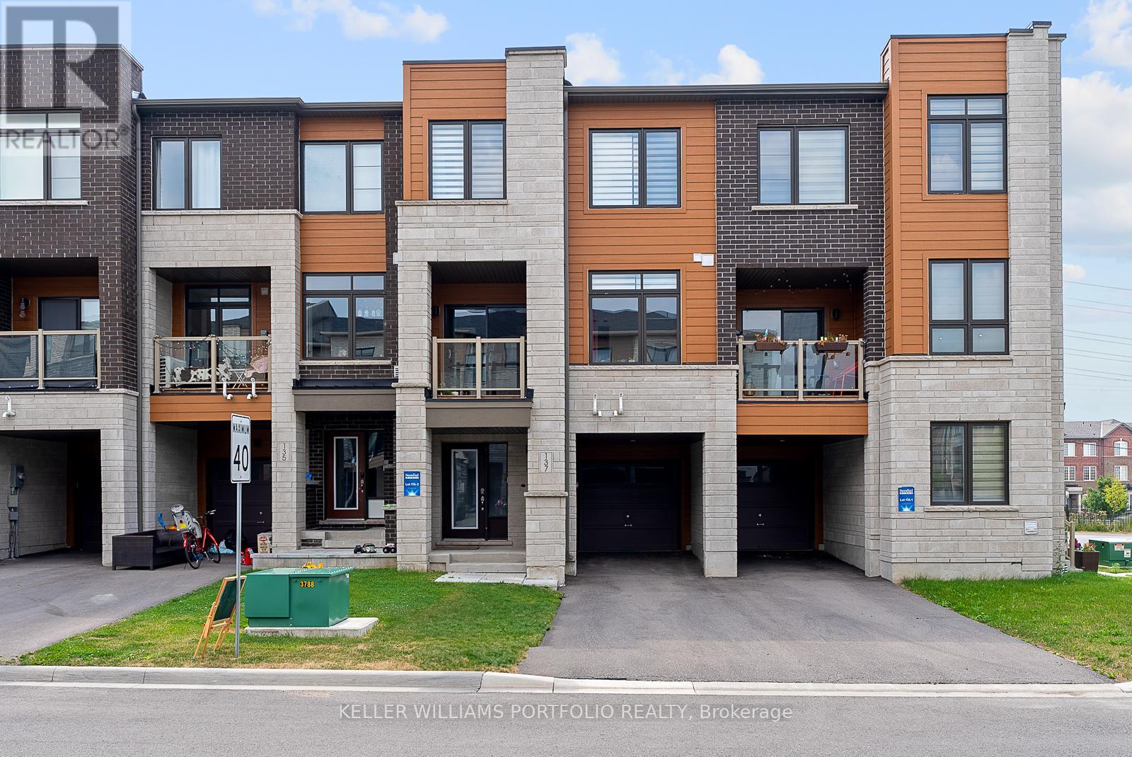Photo 3 of 137 Bravo Lane, Newmarket ON