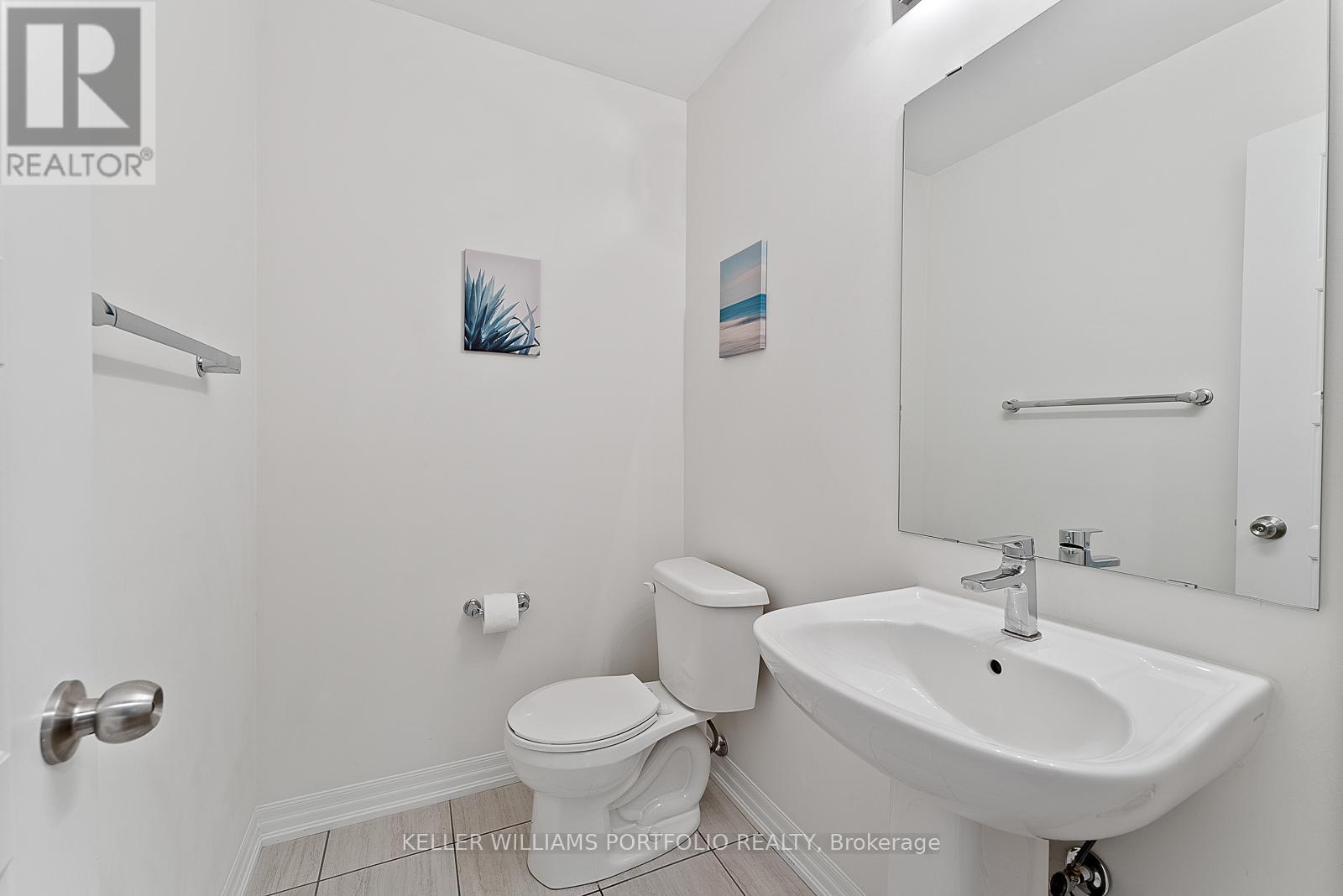 Photo 37 of 137 Bravo Lane, Newmarket ON