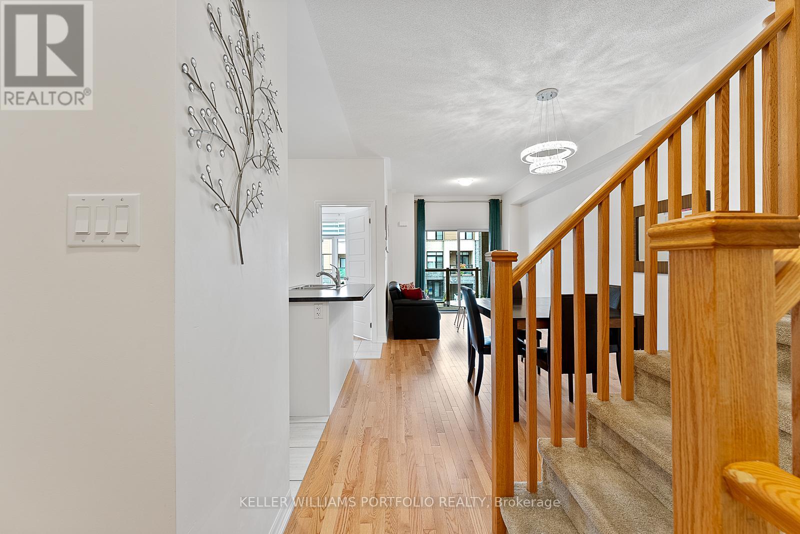 Photo 17 of 137 Bravo Lane, Newmarket ON