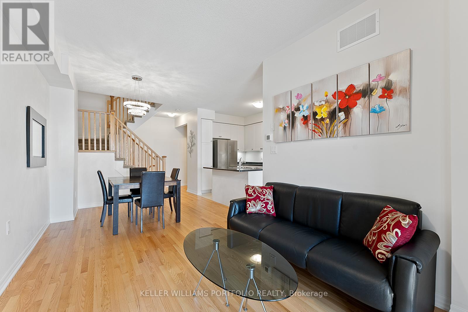Photo 28 of 137 Bravo Lane, Newmarket ON