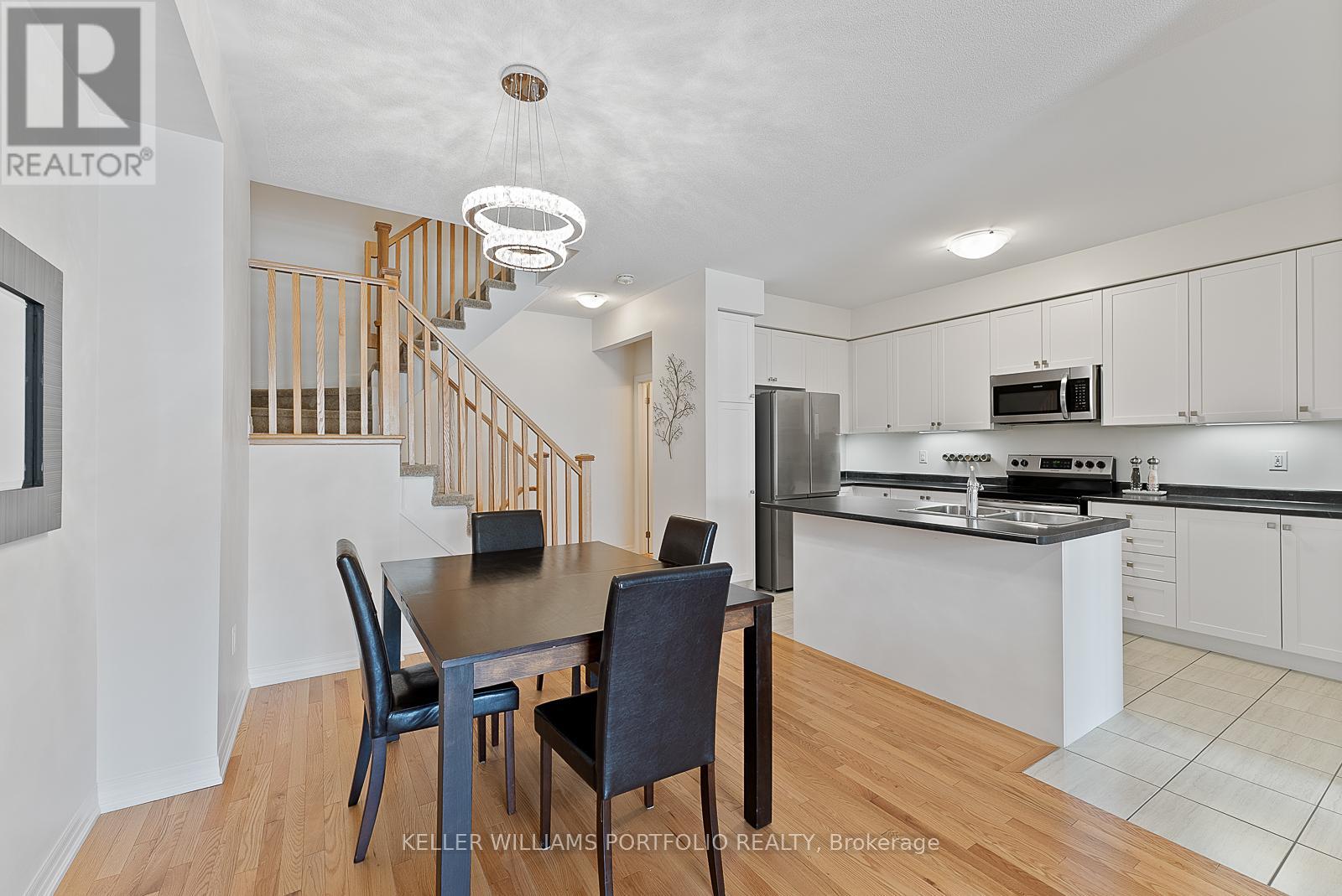 Photo 33 of 137 Bravo Lane, Newmarket ON