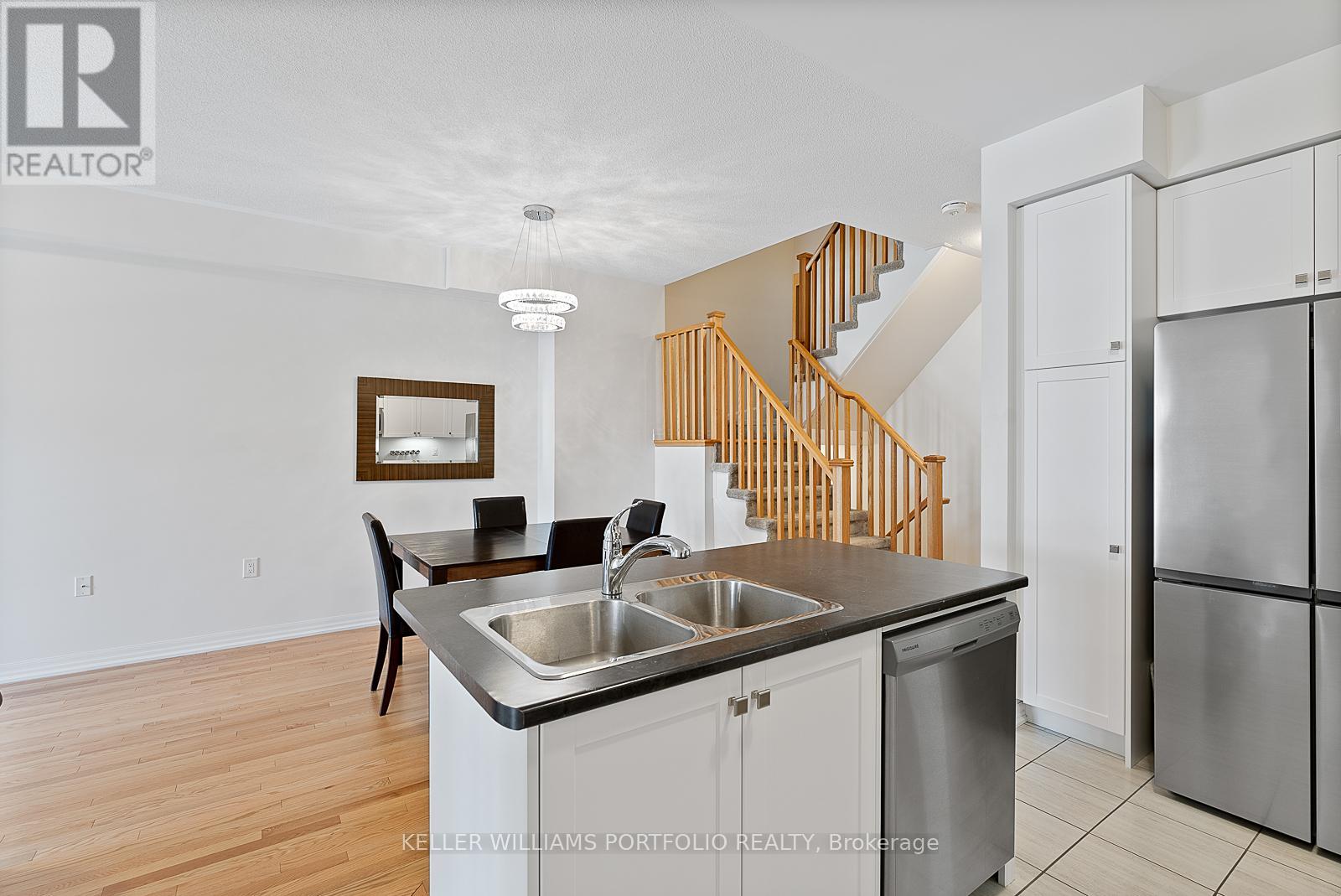 Photo 4 of 137 Bravo Lane, Newmarket ON