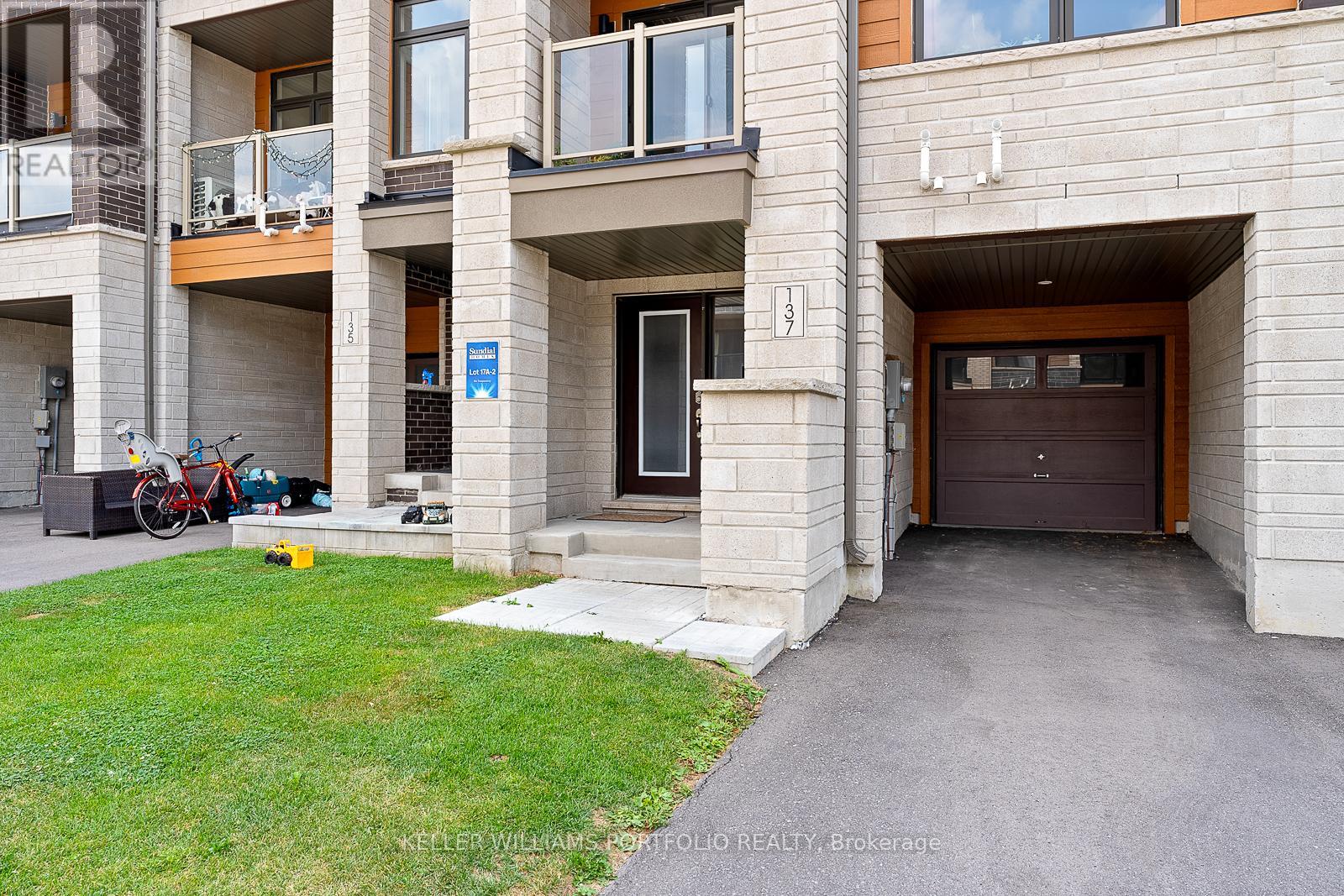Photo 46 of 137 Bravo Lane, Newmarket ON