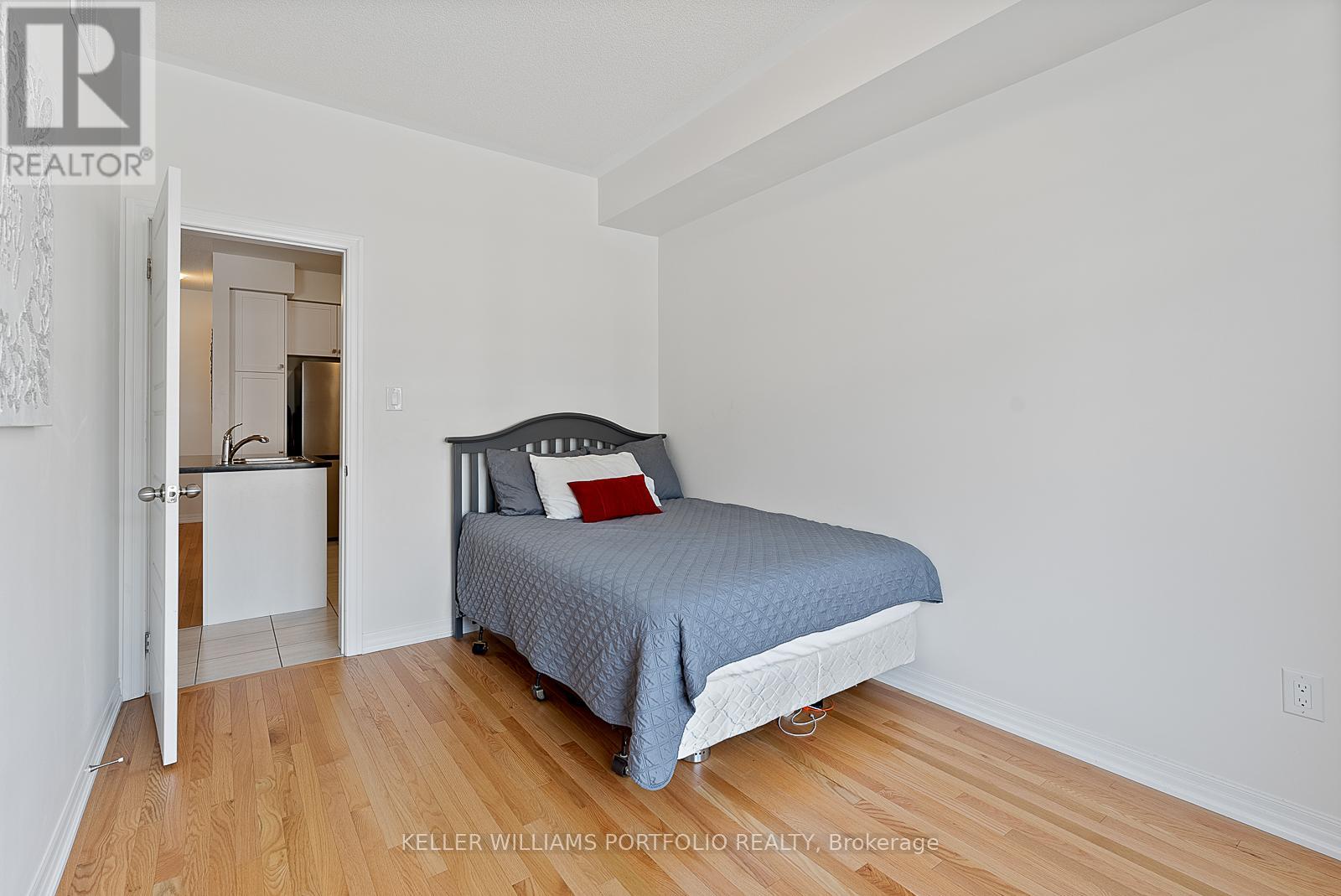 Photo 5 of 137 Bravo Lane, Newmarket ON