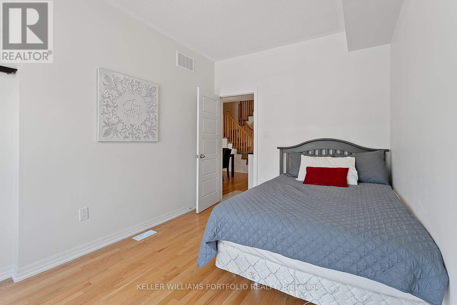 Photo 29 of 137 Bravo Lane, Newmarket ON