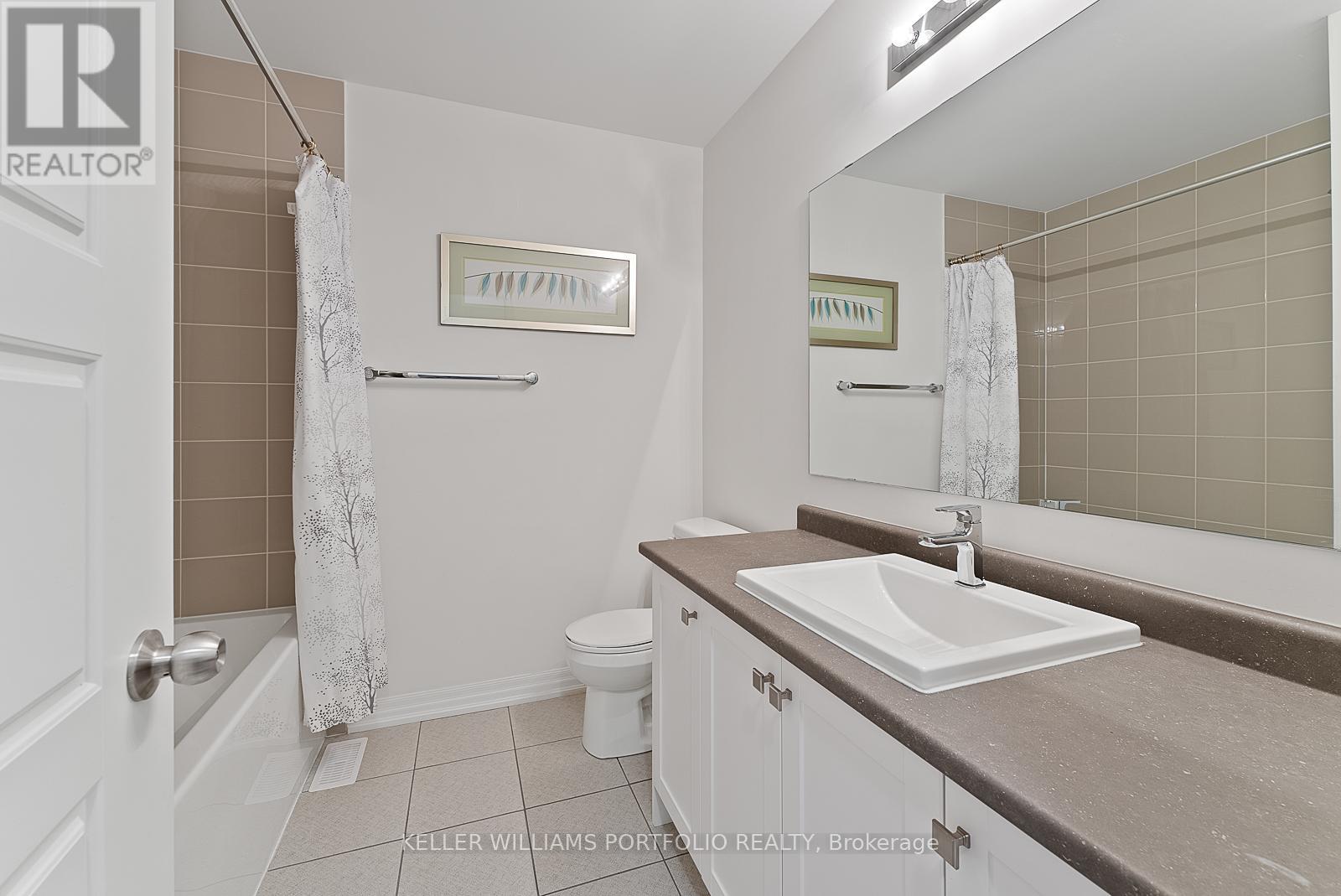 Photo 14 of 137 Bravo Lane, Newmarket ON