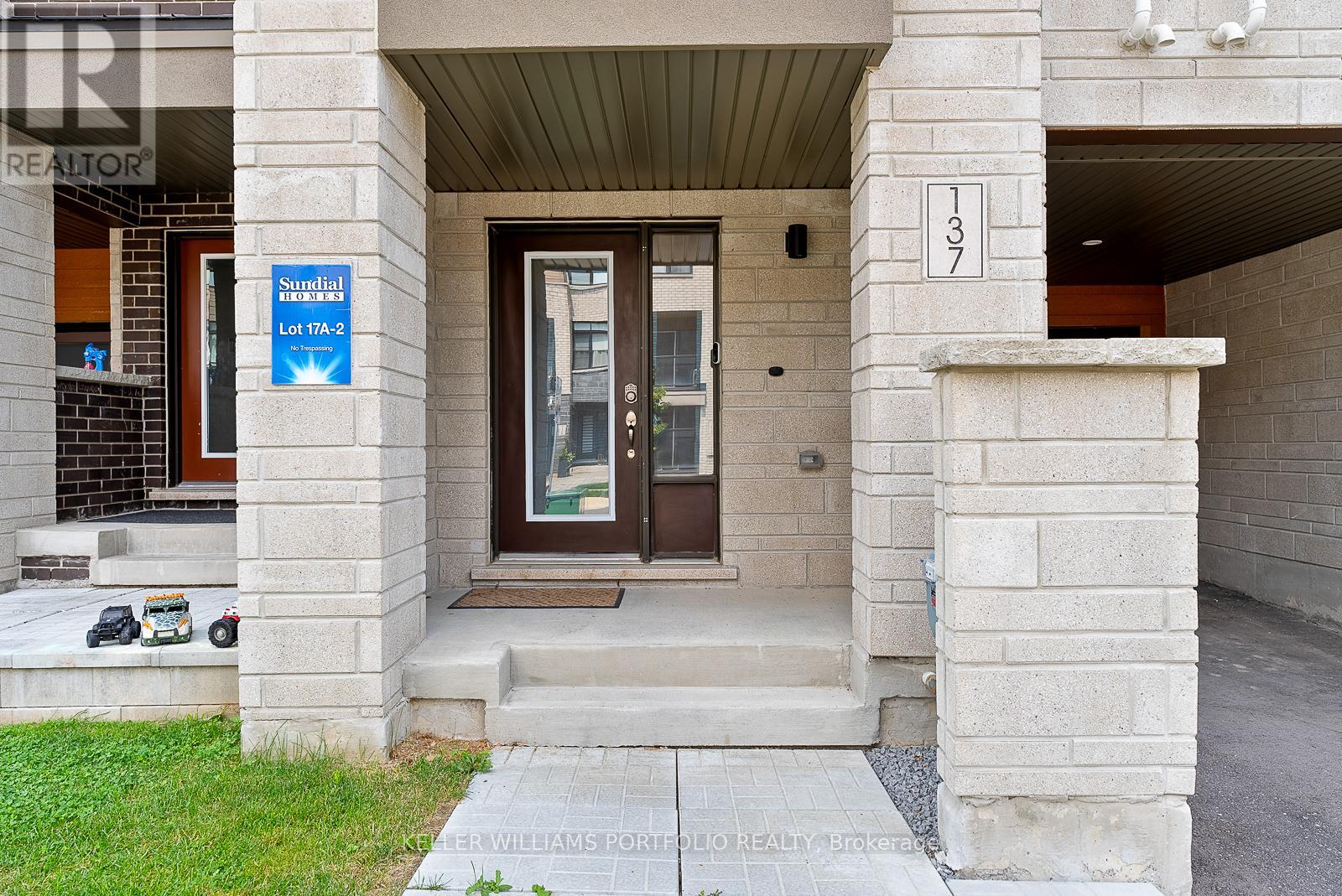 Photo 7 of 137 Bravo Lane, Newmarket ON