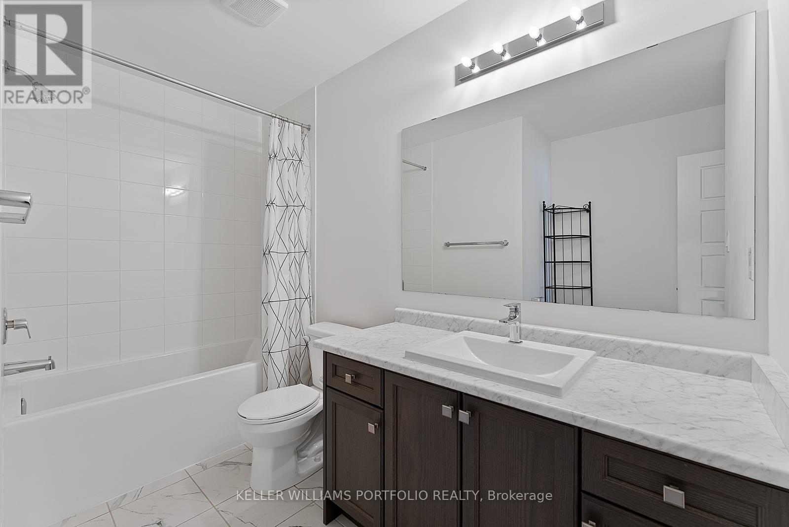 Photo 13 of 137 Bravo Lane, Newmarket ON