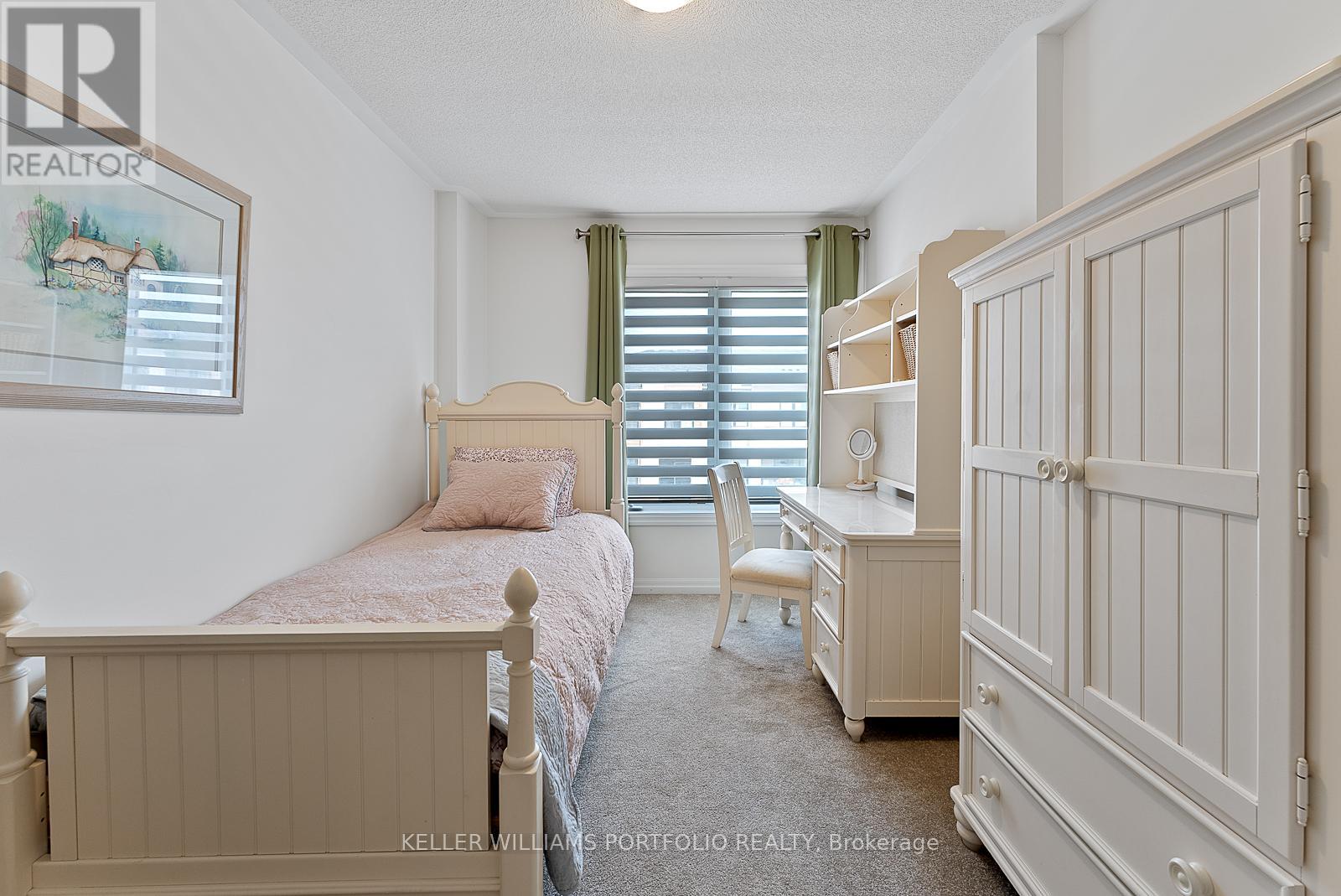Photo 32 of 137 Bravo Lane, Newmarket ON