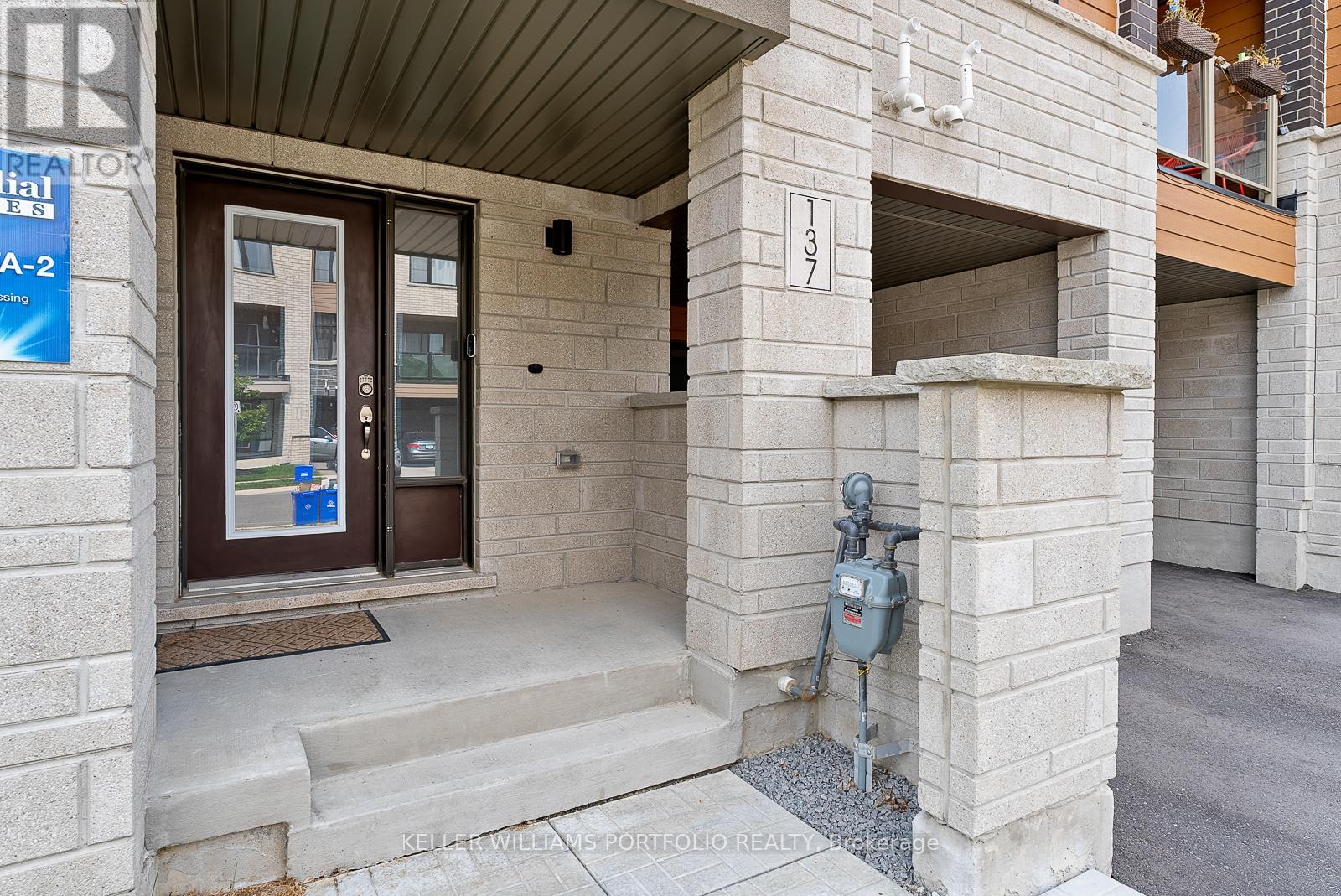 Photo 36 of 137 Bravo Lane, Newmarket ON