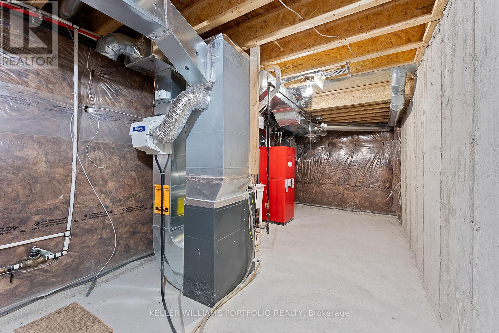 Photo 2 of 137 Bravo Lane, Newmarket ON