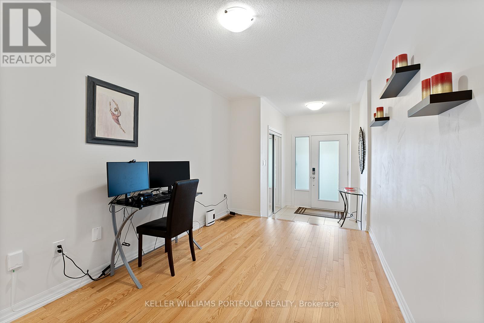 Photo 41 of 137 Bravo Lane, Newmarket ON