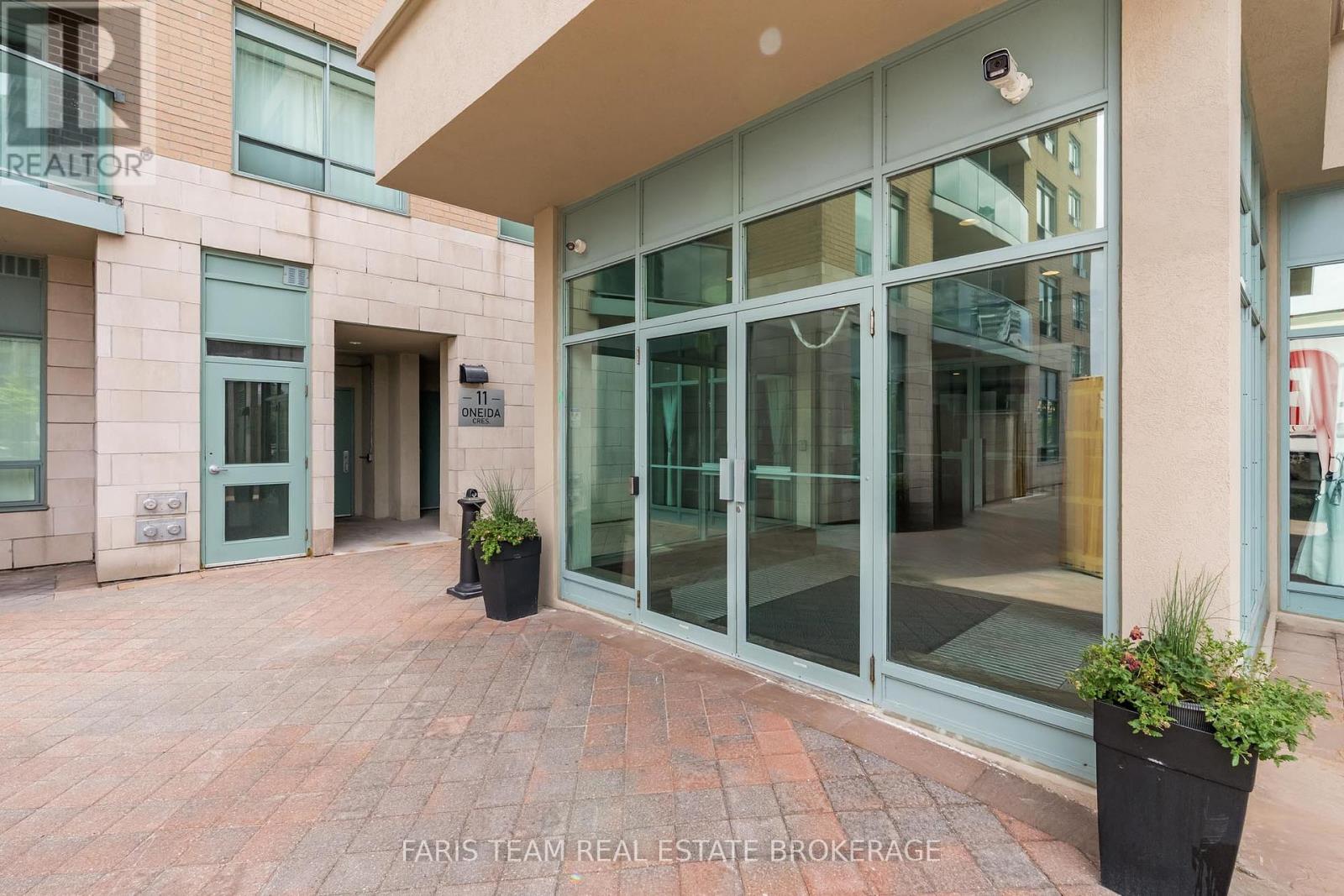 Photo 1 of 407 11 Oneida Crescent, Richmond Hill ON