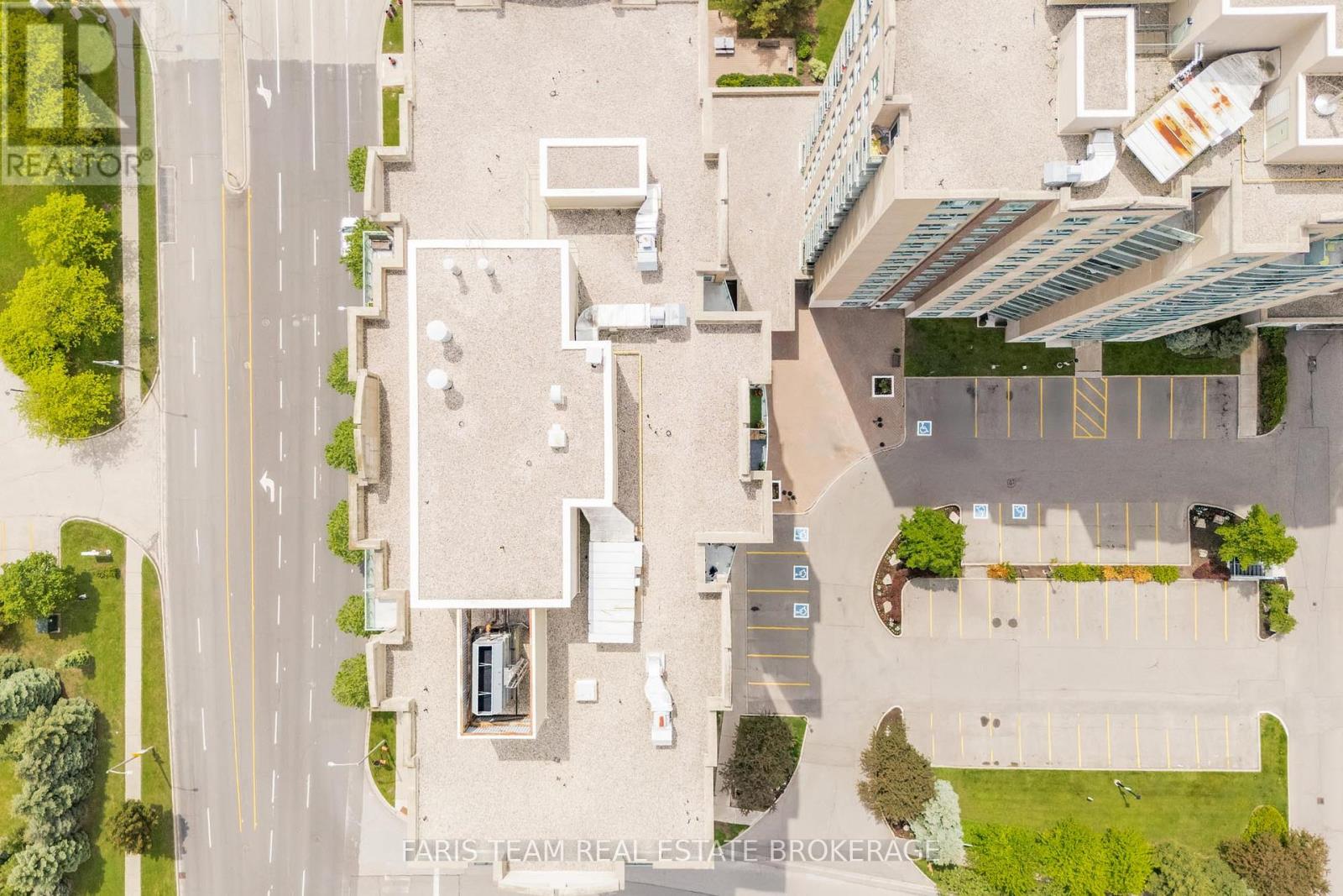 Photo 18 of 407 11 Oneida Crescent, Richmond Hill ON