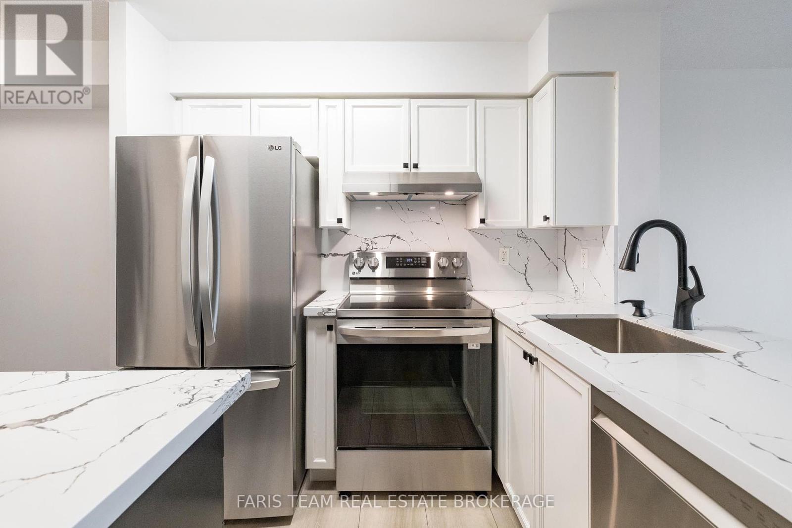 Photo 16 of 407 11 Oneida Crescent, Richmond Hill ON