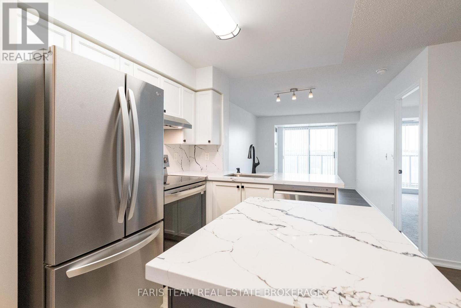 Photo 27 of 407 11 Oneida Crescent, Richmond Hill ON