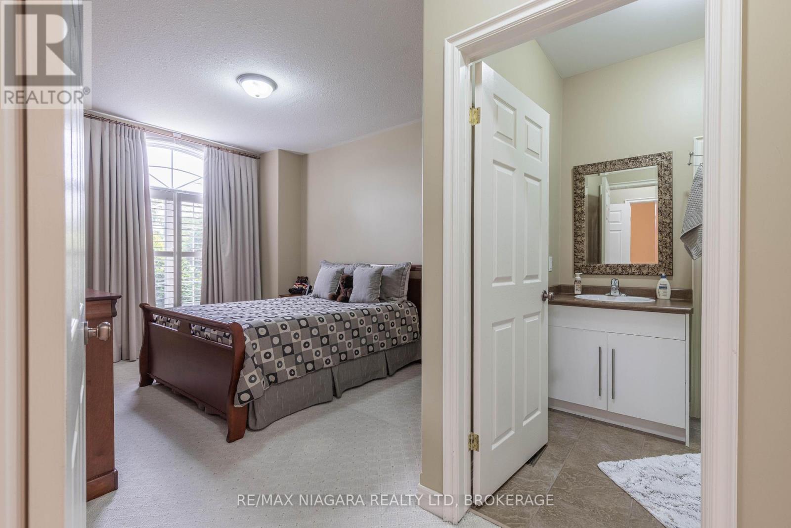Photo 13 of 2501 Claude Avenue, Niagara Falls ON