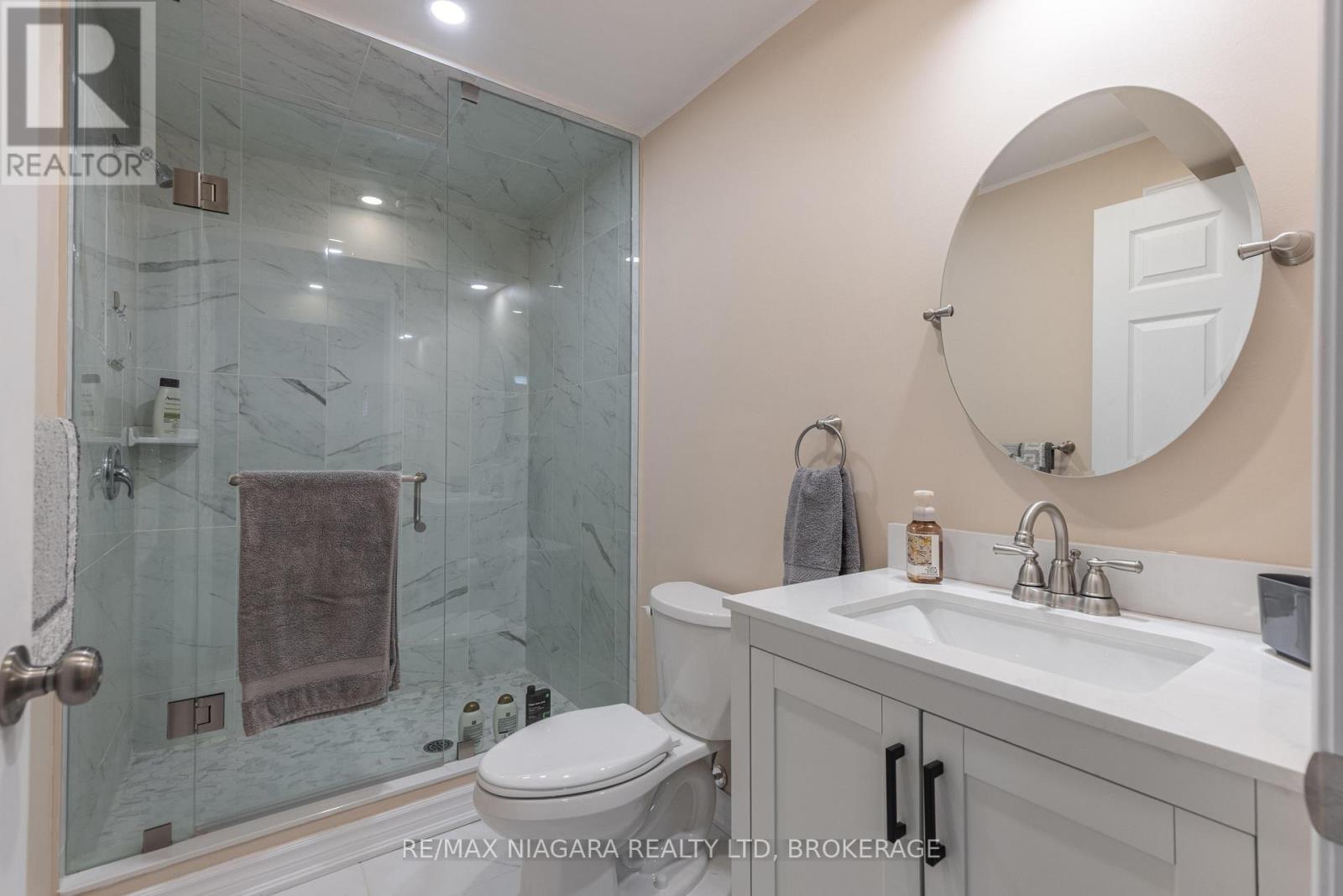 Photo 5 of 2501 Claude Avenue, Niagara Falls ON