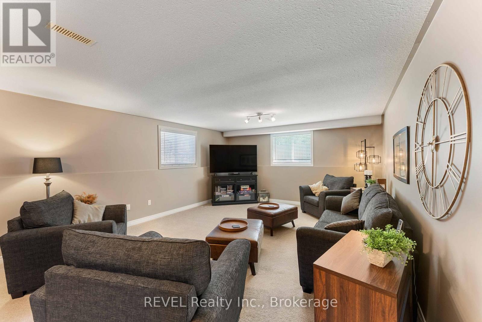 Photo 8 of 35 Hunter Drive, Welland ON