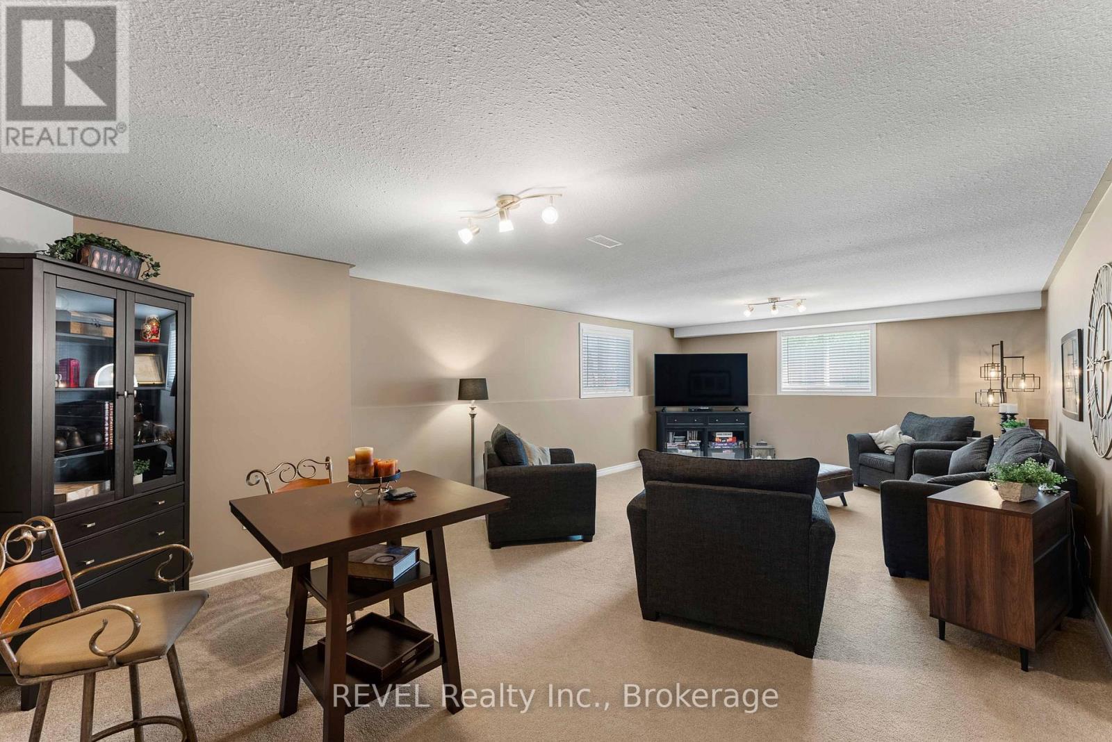 Photo 18 of 35 Hunter Drive, Welland ON