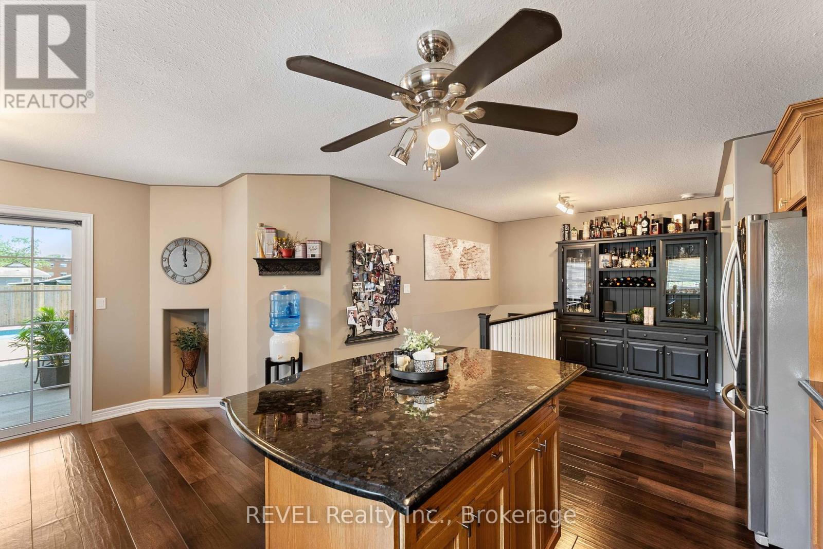 Photo 2 of 35 Hunter Drive, Welland ON