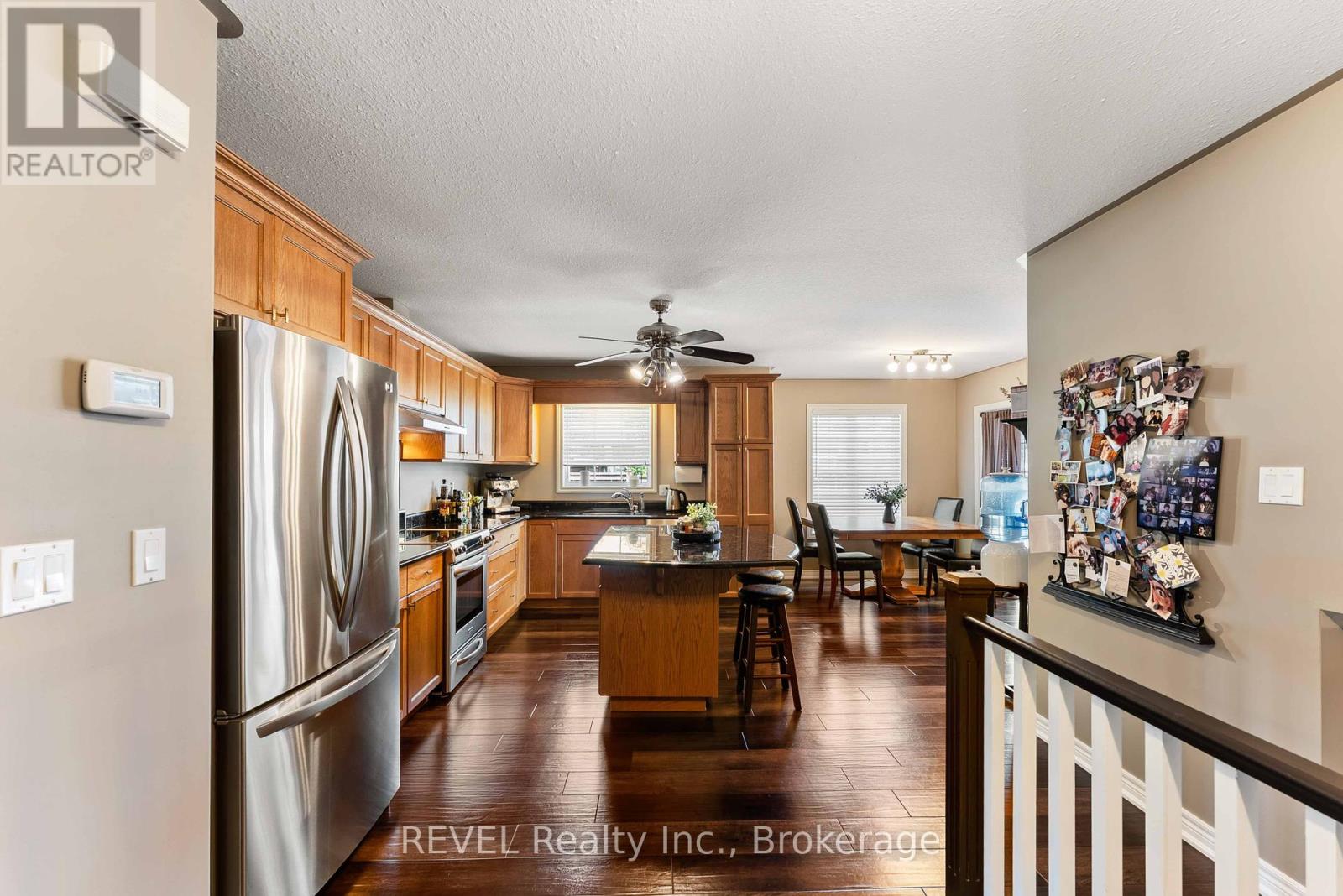 Photo 3 of 35 Hunter Drive, Welland ON