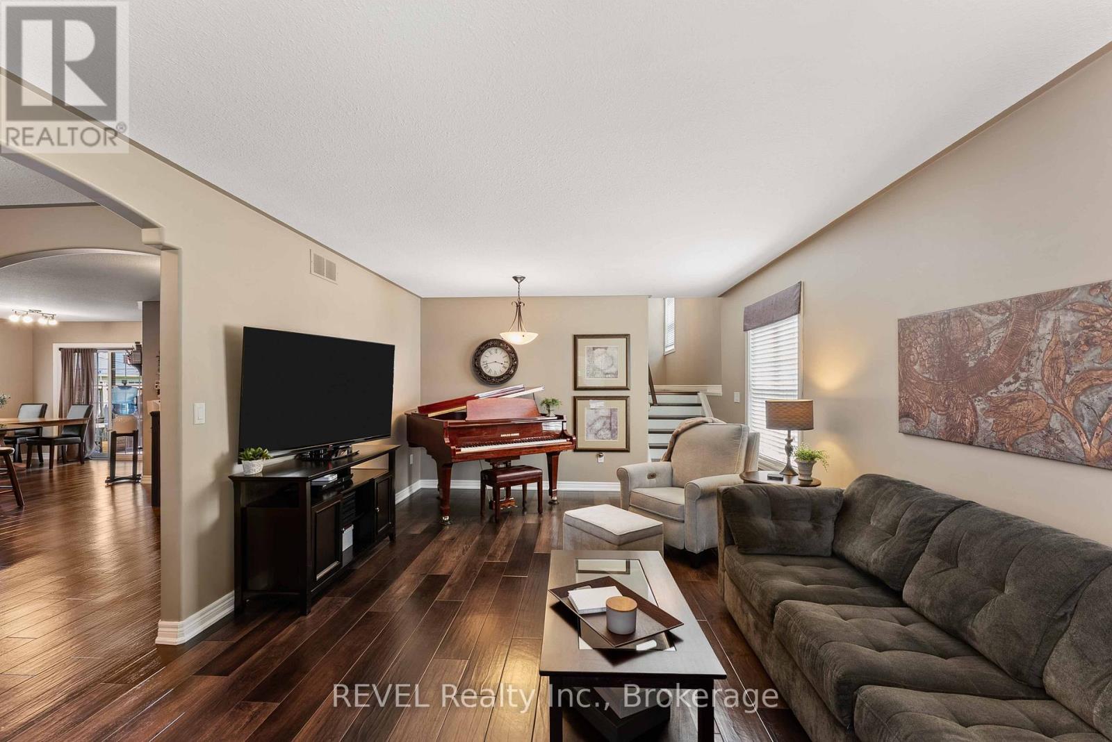 Photo 10 of 35 Hunter Drive, Welland ON