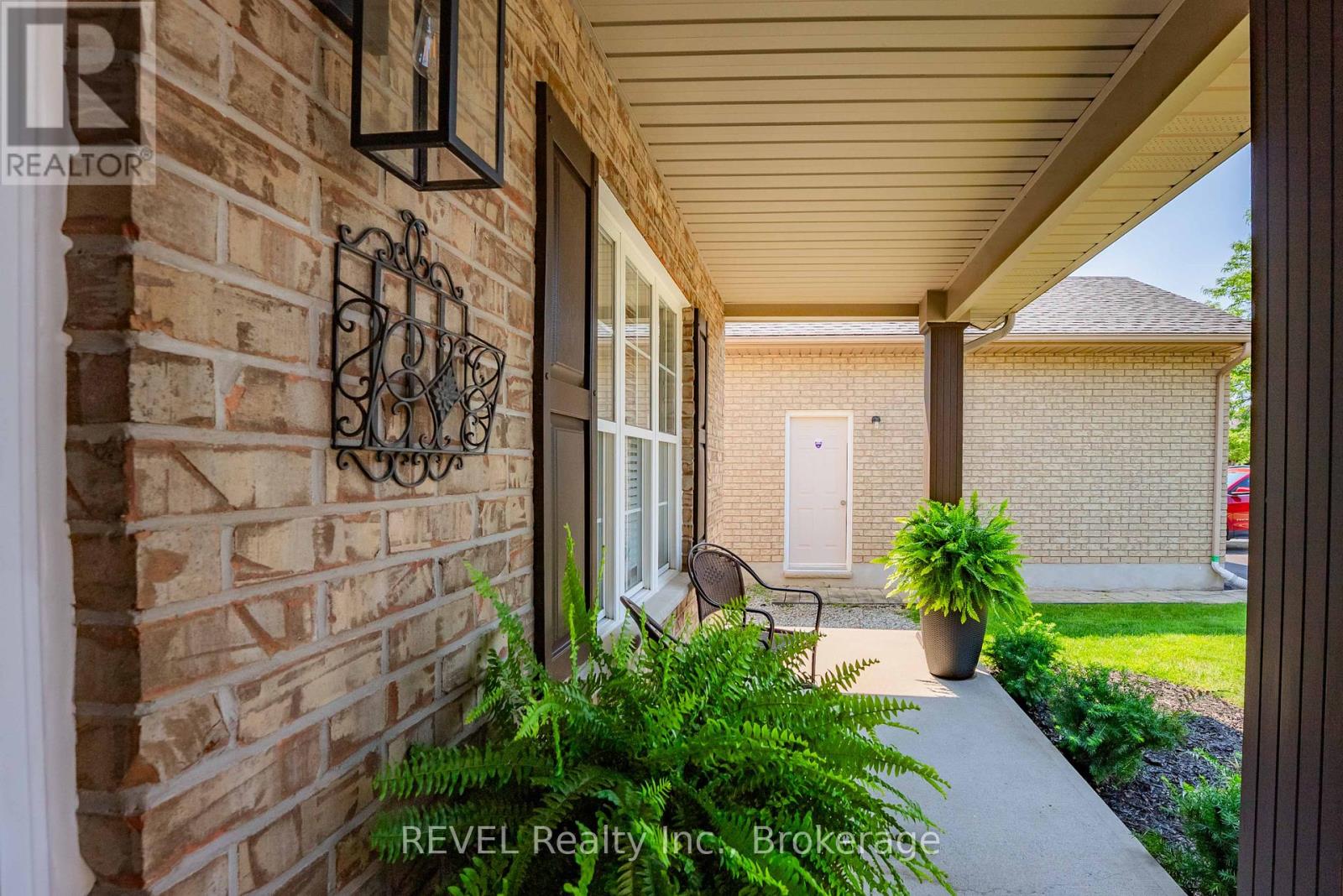 Photo 21 of 35 Hunter Drive, Welland ON